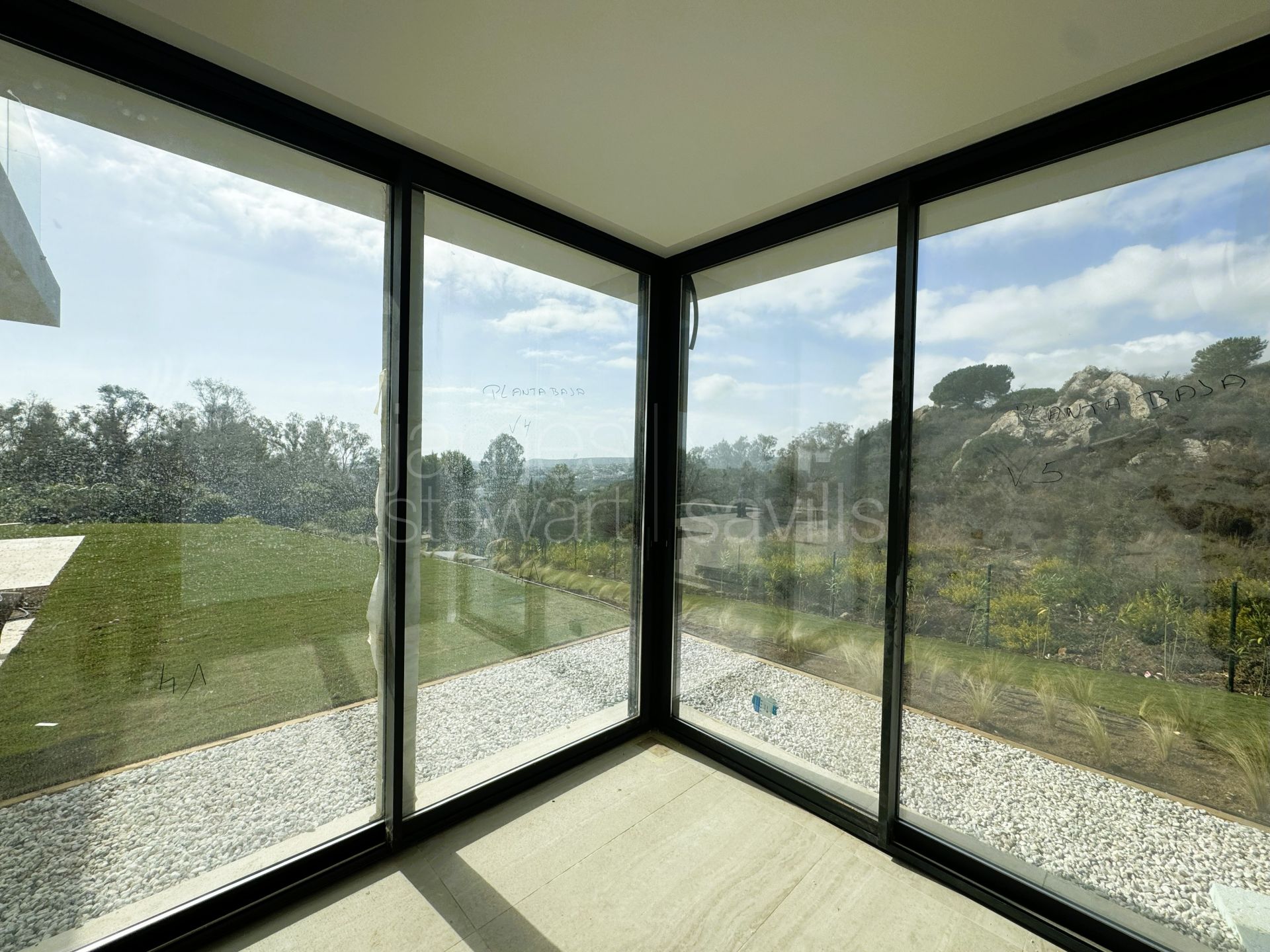 Nueva Villa Contemporánea con Vistas Panorámicas al Mar en La Reserva, Sotogrande