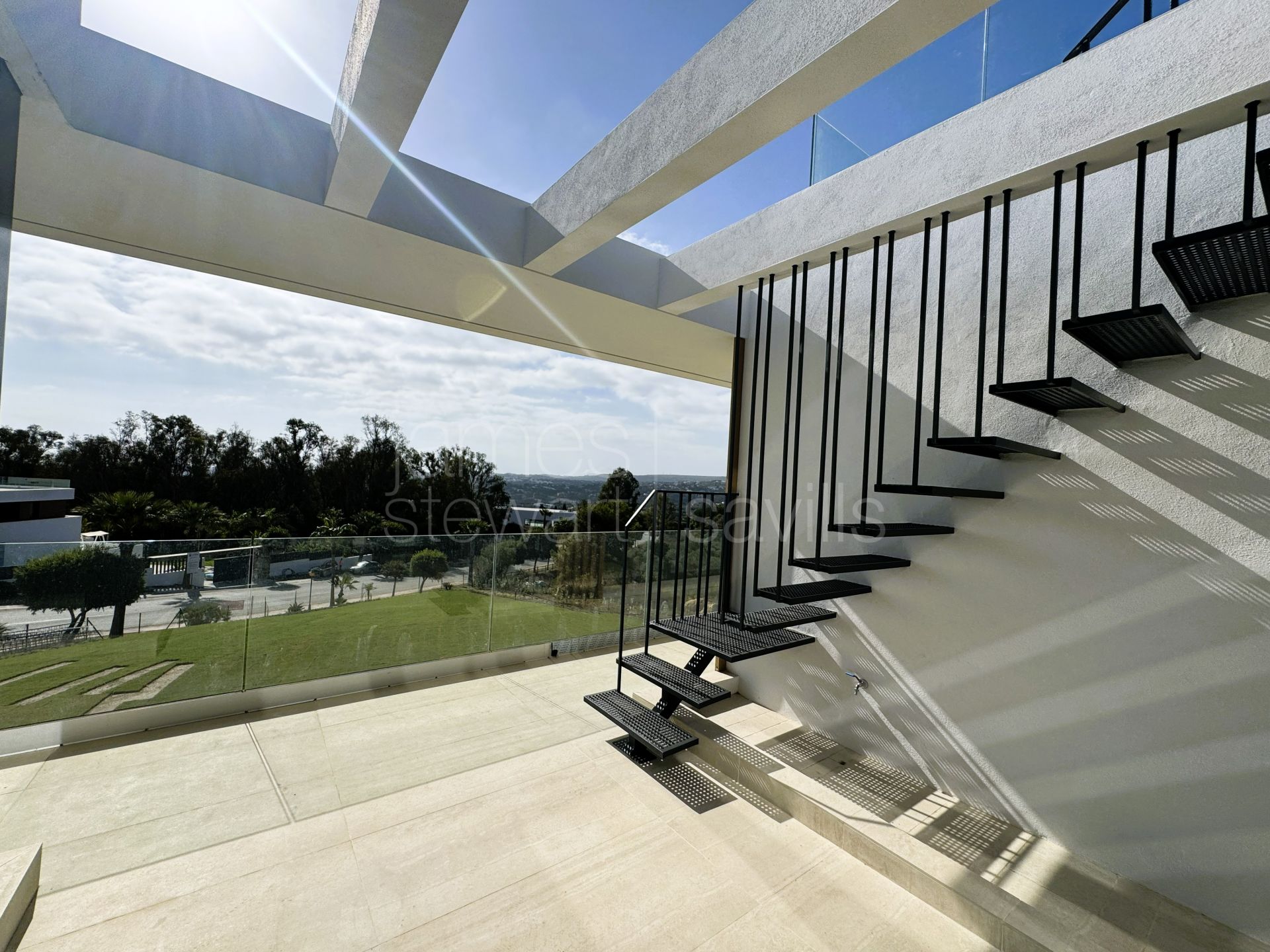 Nueva Villa Contemporánea con Vistas Panorámicas al Mar en La Reserva, Sotogrande