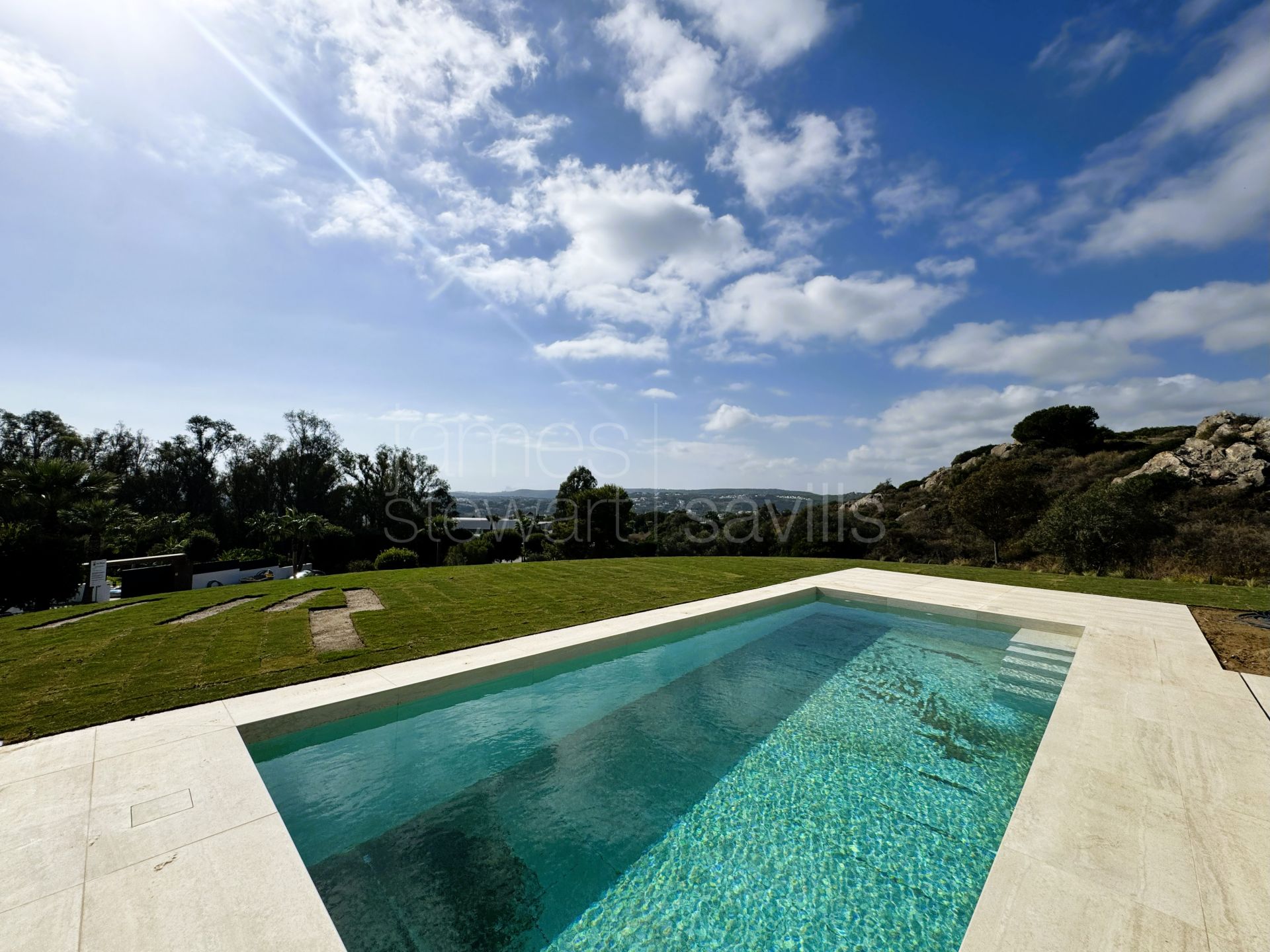 Nueva Villa Contemporánea con Vistas Panorámicas al Mar en La Reserva, Sotogrande