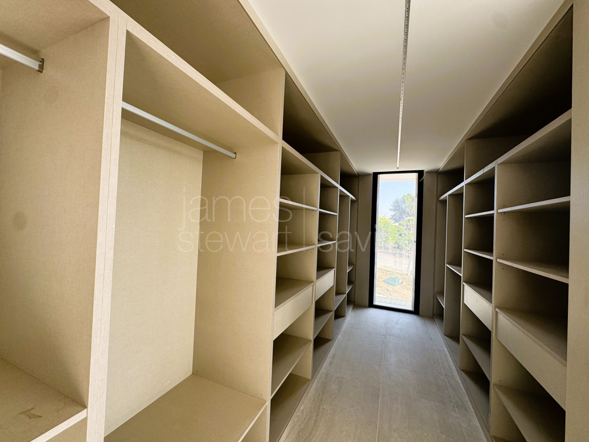 Nueva Villa Contemporánea con Vistas Panorámicas al Mar en La Reserva, Sotogrande