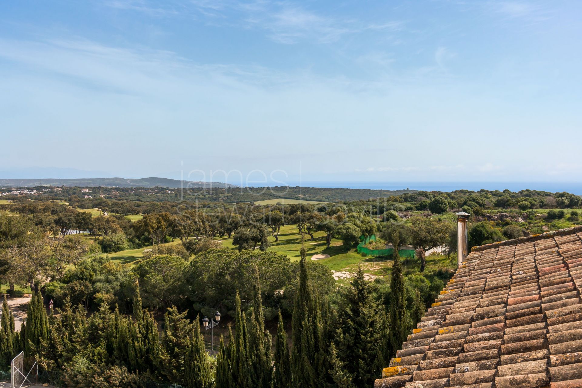 Refined Living Surrounded by Nature – Villa Azahara in San Roque Club