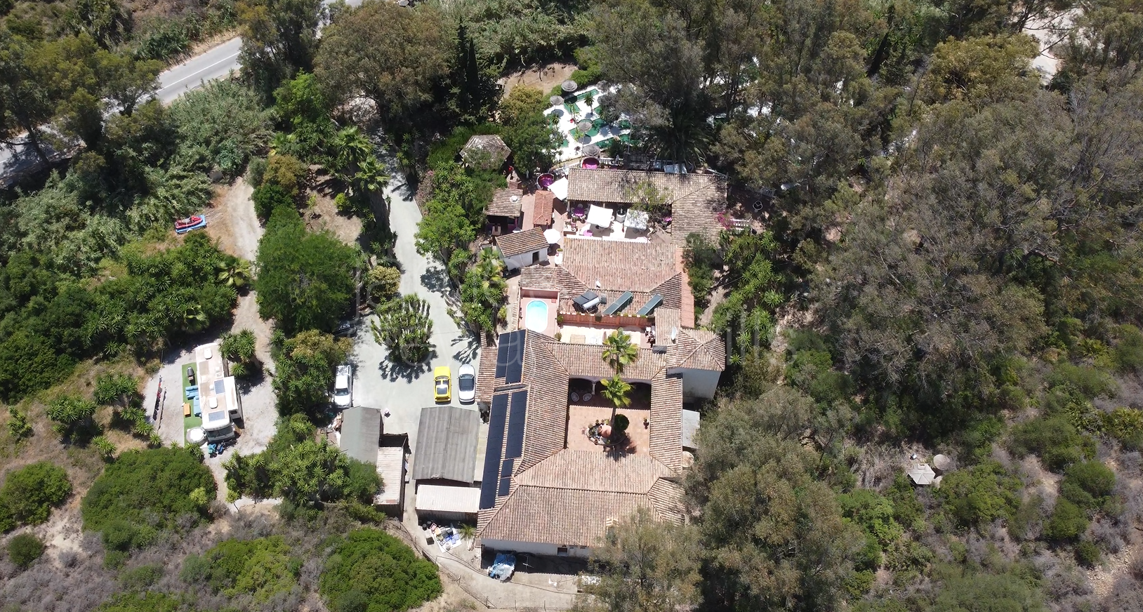 Fabulosa oportunidad de negocio para adquirir el famoso restaurante Roman Oasis con vivienda incluida
