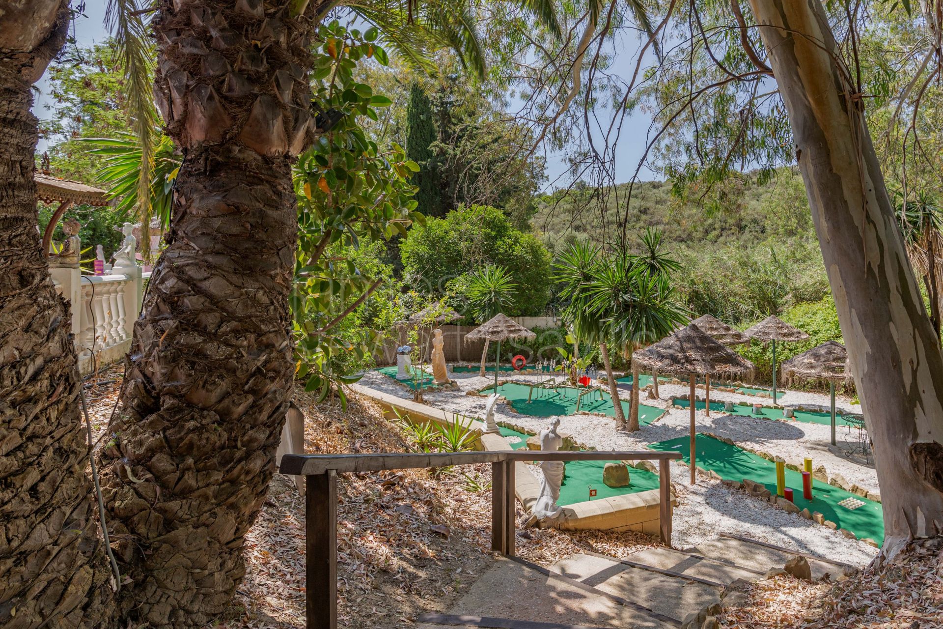 Fabulosa oportunidad de negocio para adquirir el famoso restaurante Roman Oasis con vivienda incluida