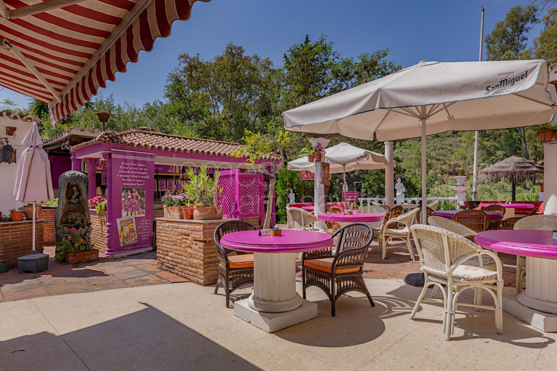 Fabulosa oportunidad de negocio para adquirir el famoso restaurante Roman Oasis con vivienda incluida