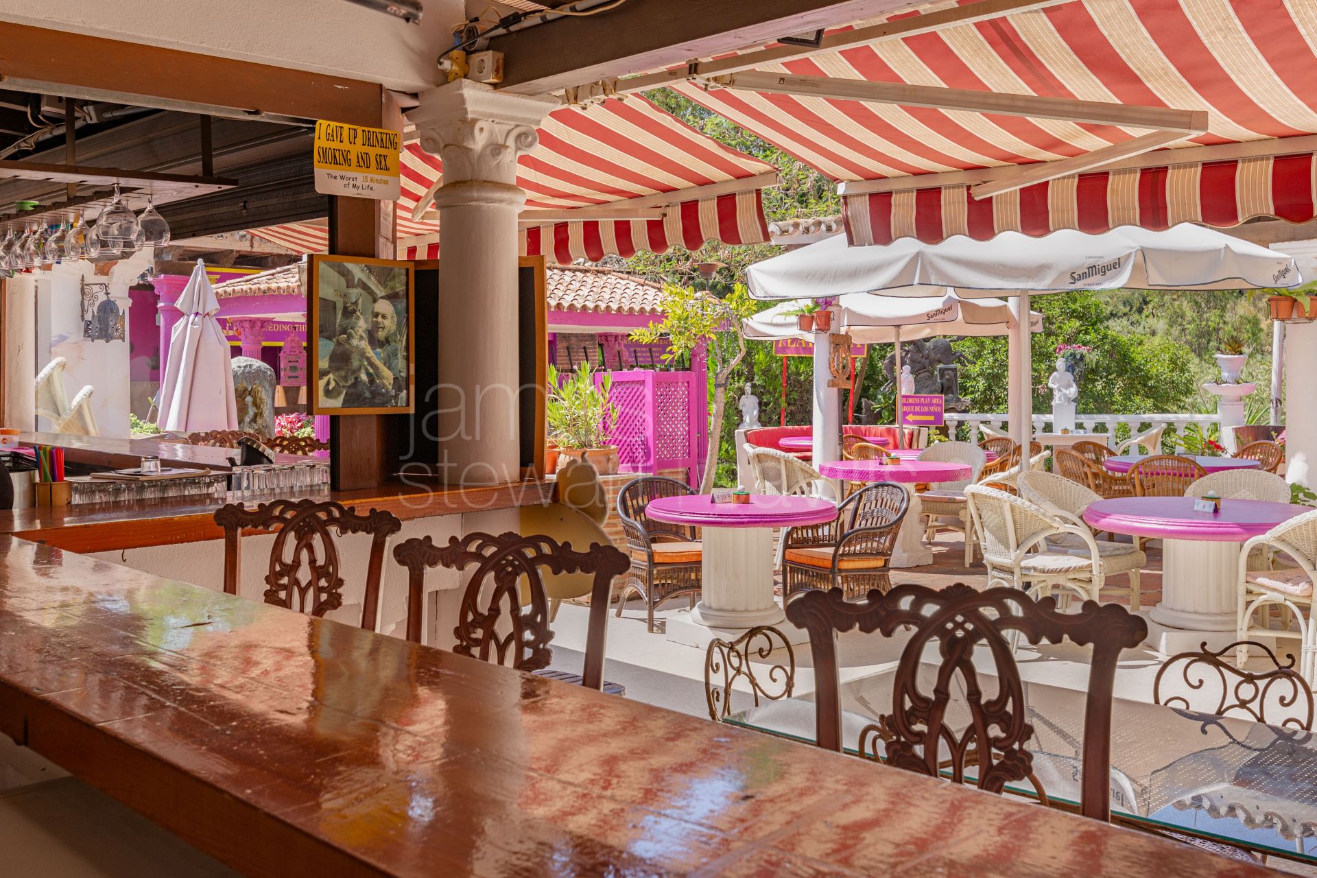 Fabulosa oportunidad de negocio para adquirir el famoso restaurante Roman Oasis con vivienda incluida