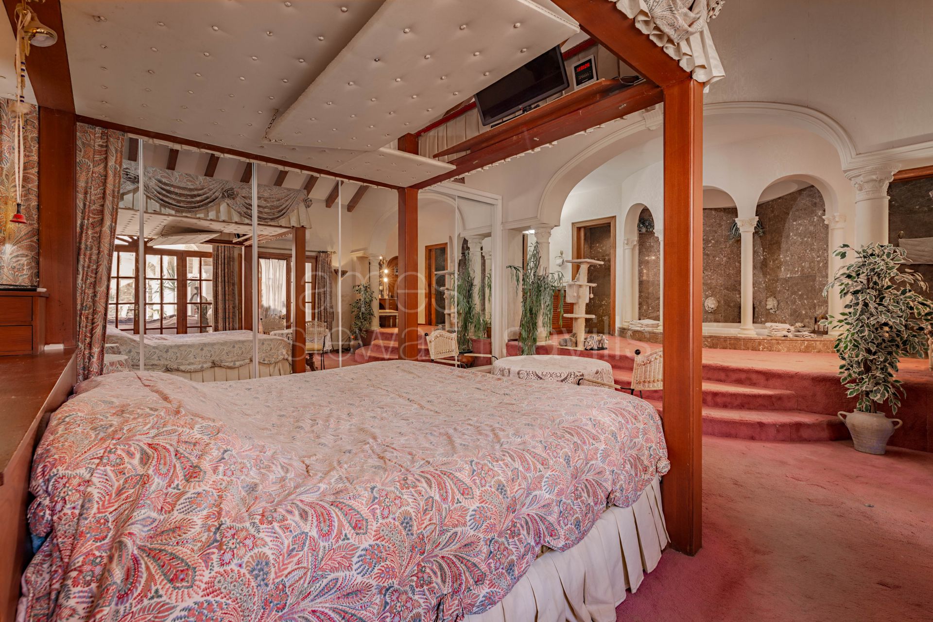 Fabulosa oportunidad de negocio para adquirir el famoso restaurante Roman Oasis con vivienda incluida