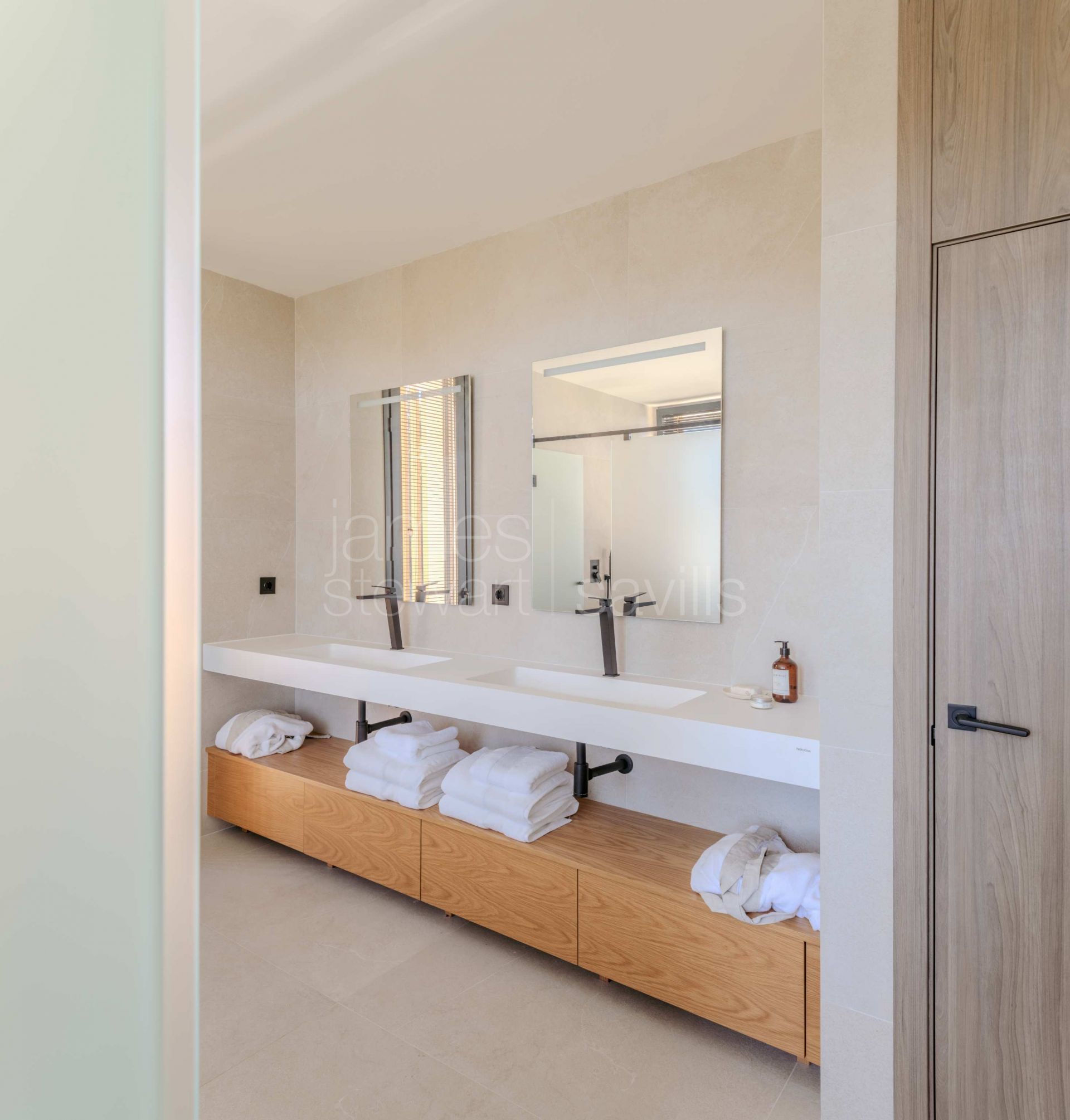 Villa contemporánea de nueva construcción en la zona B de Sotogrande Costa