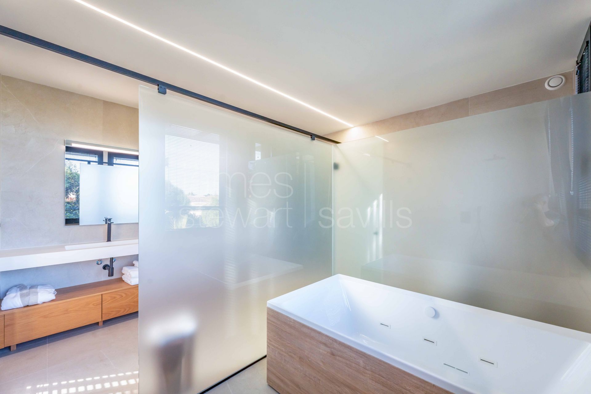 Villa contemporánea de nueva construcción en la zona B de Sotogrande Costa