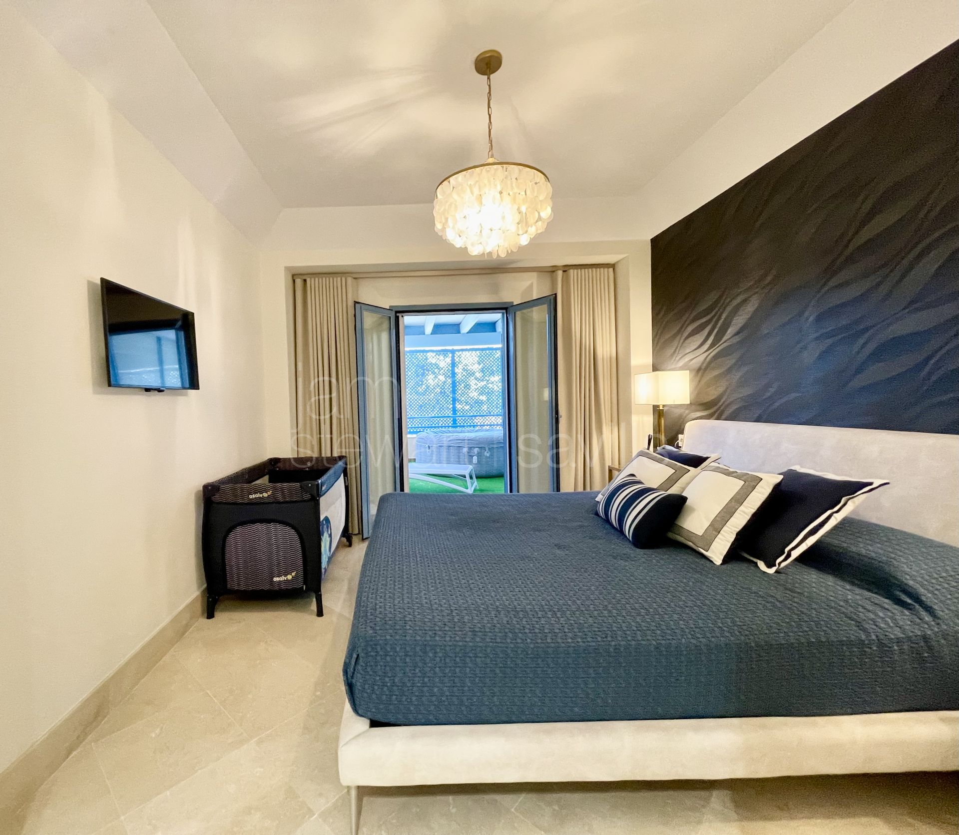 Spacious Ground Floor Marina Apartment with Canal Views and Large Terrace in Sotogrande