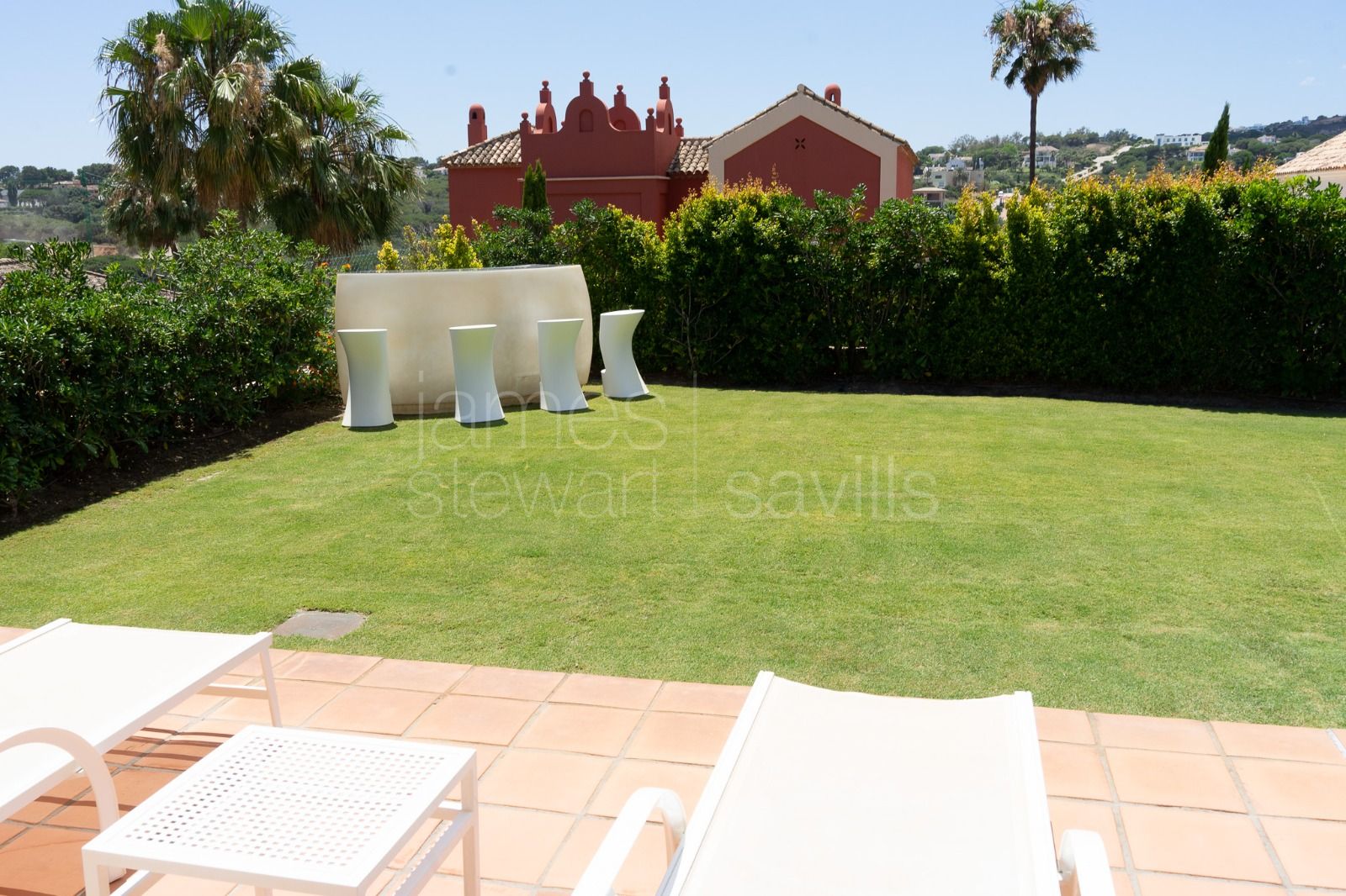 Encantadora villa de estilo andaluz en venta en Los Cortijos de la Reserva, Sotogrande