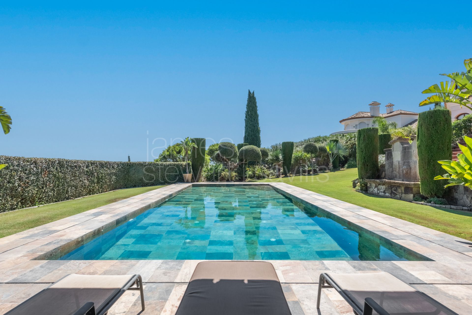 Elegant Villa with Sea and Golf Views for Sale in Sotogrande Alto – Almenara Area