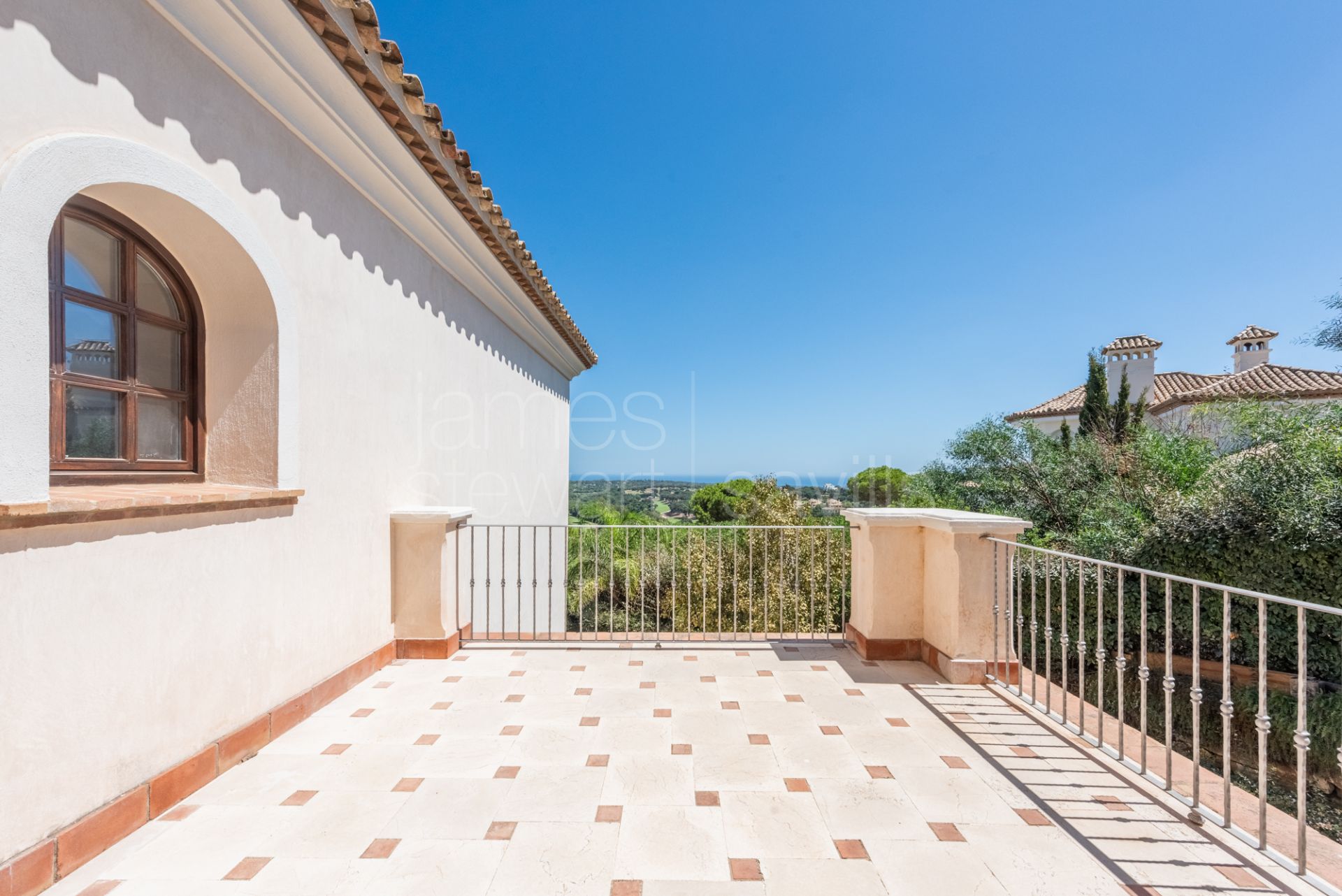 Elegant Villa with Sea and Golf Views for Sale in Sotogrande Alto – Almenara Area