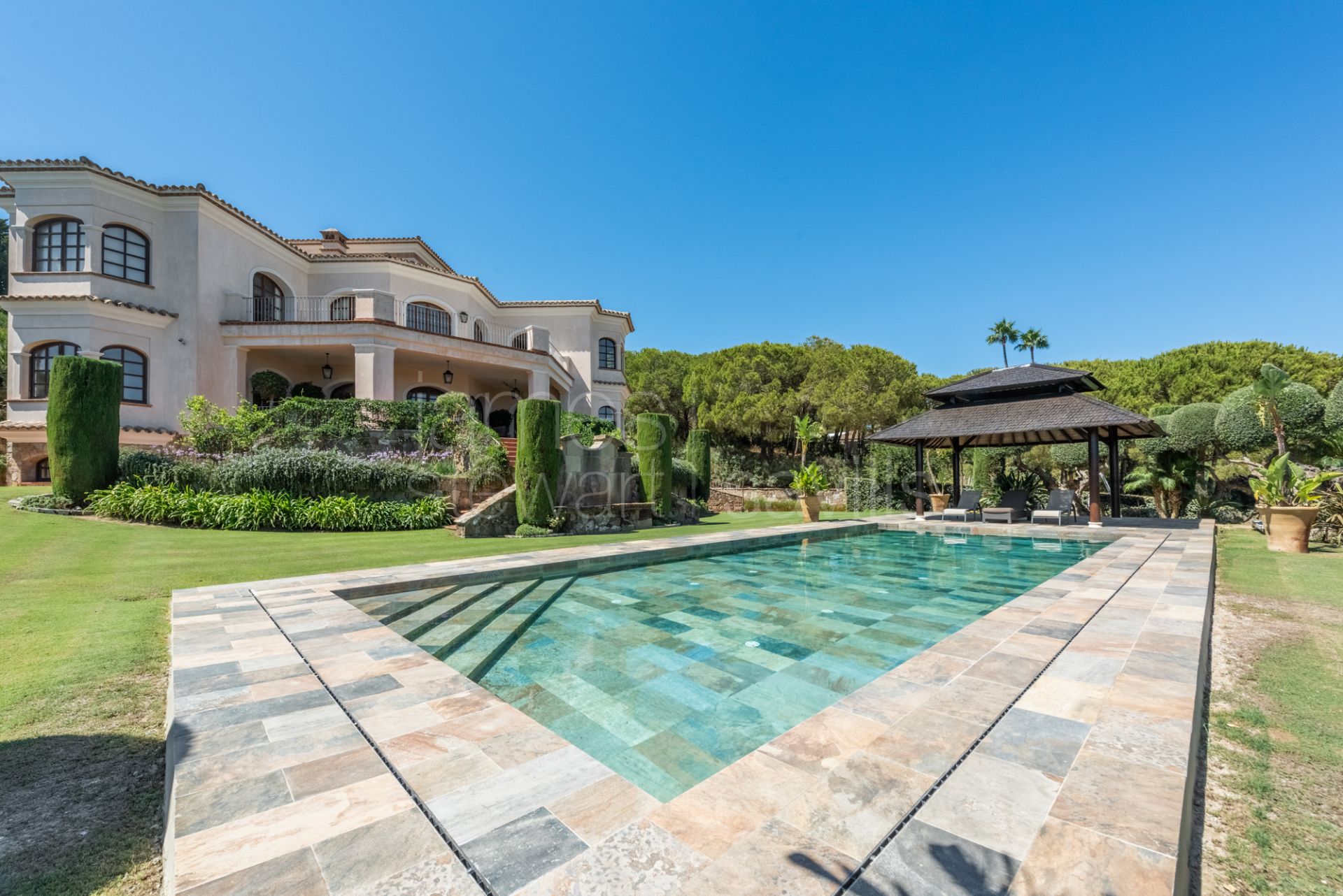 Elegant Villa with Sea and Golf Views for Sale in Sotogrande Alto – Almenara Area