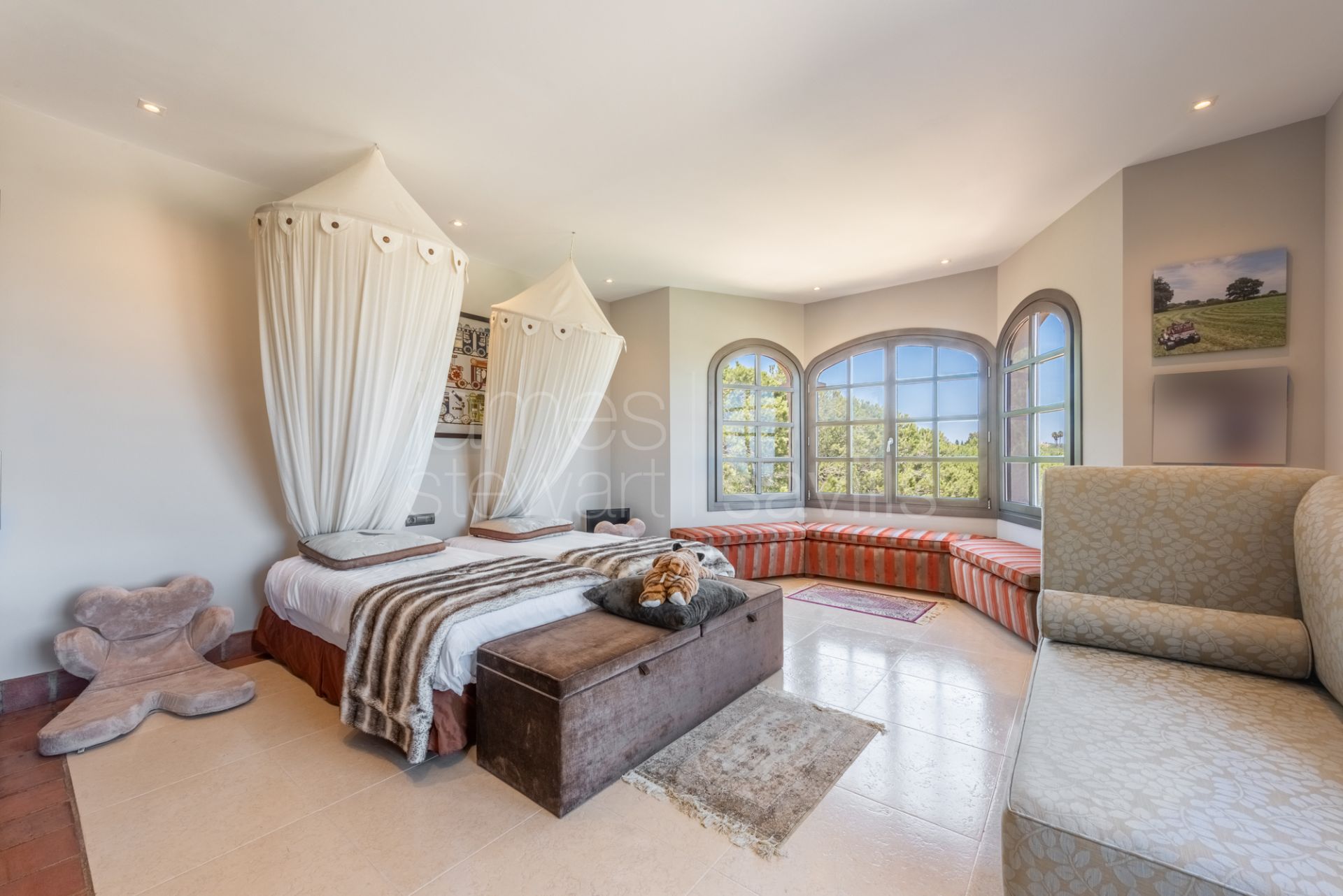 Elegant Villa with Sea and Golf Views for Sale in Sotogrande Alto – Almenara Area