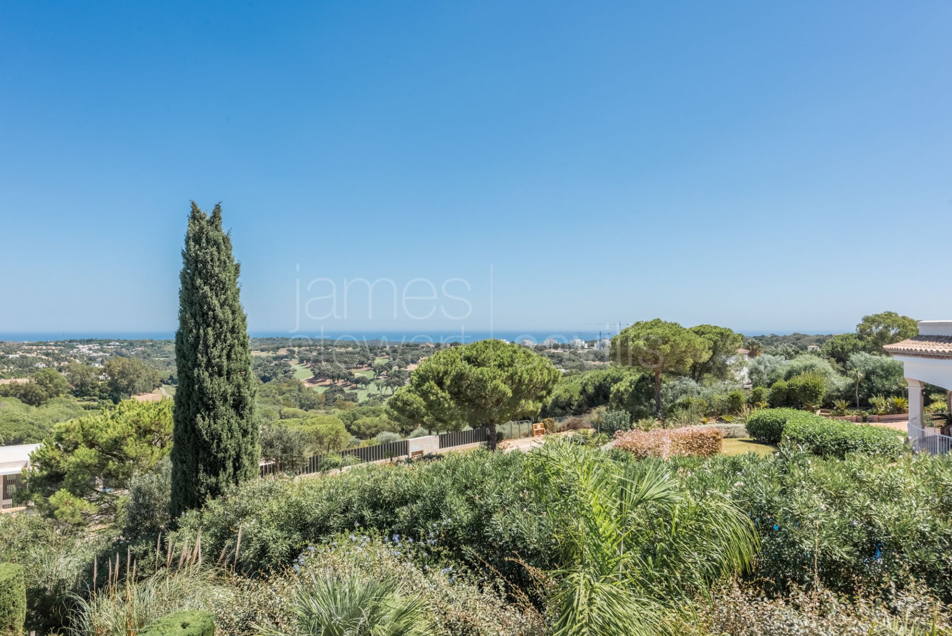 Elegant Villa with Sea and Golf Views for Sale in Sotogrande Alto – Almenara Area