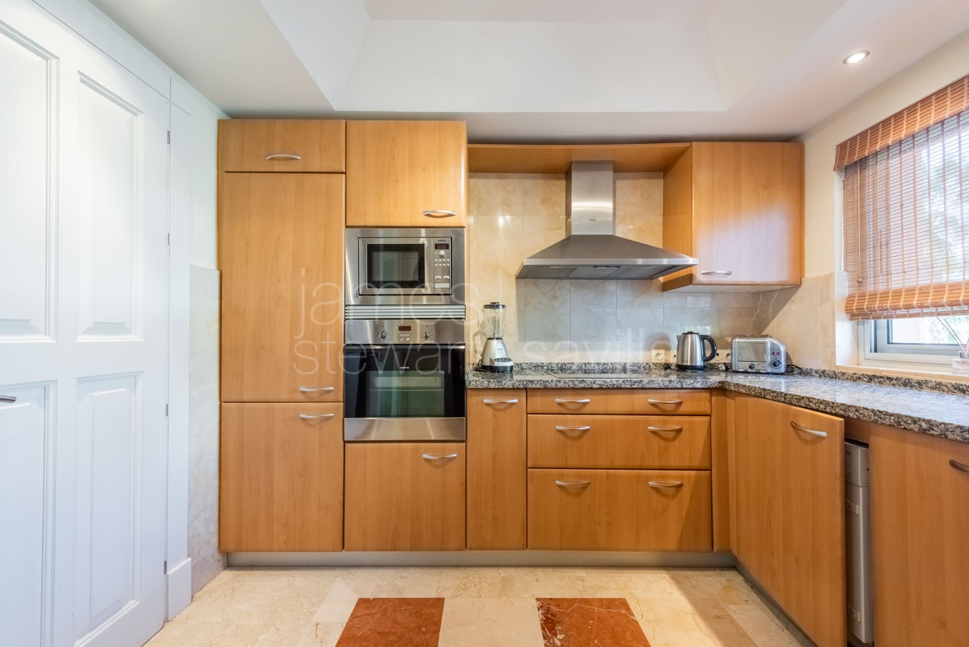 Sotogrande Marina Apartment with Fireplace and Terrace – Includes Parking and Storage