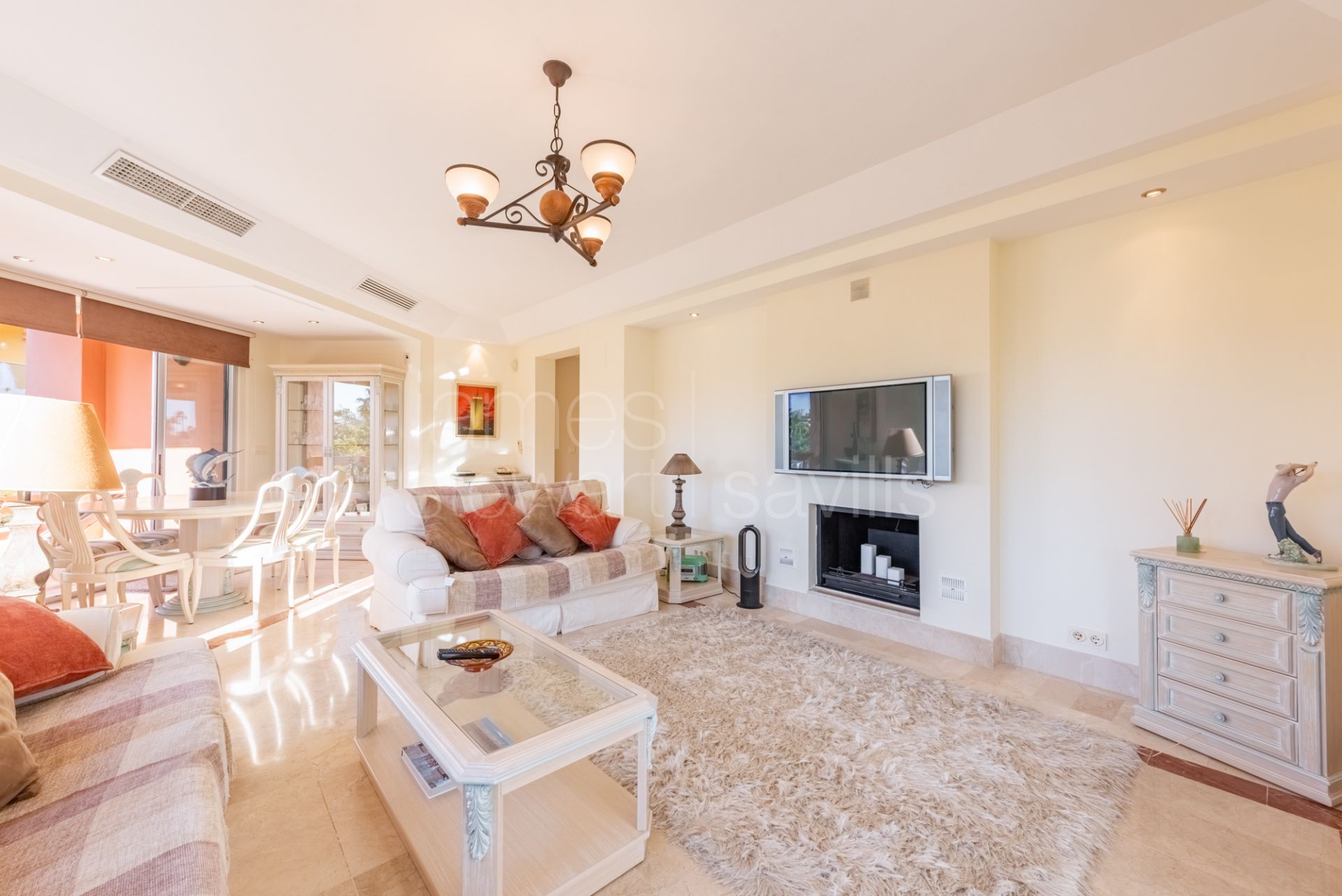 Sotogrande Marina Apartment with Fireplace and Terrace – Includes Parking and Storage