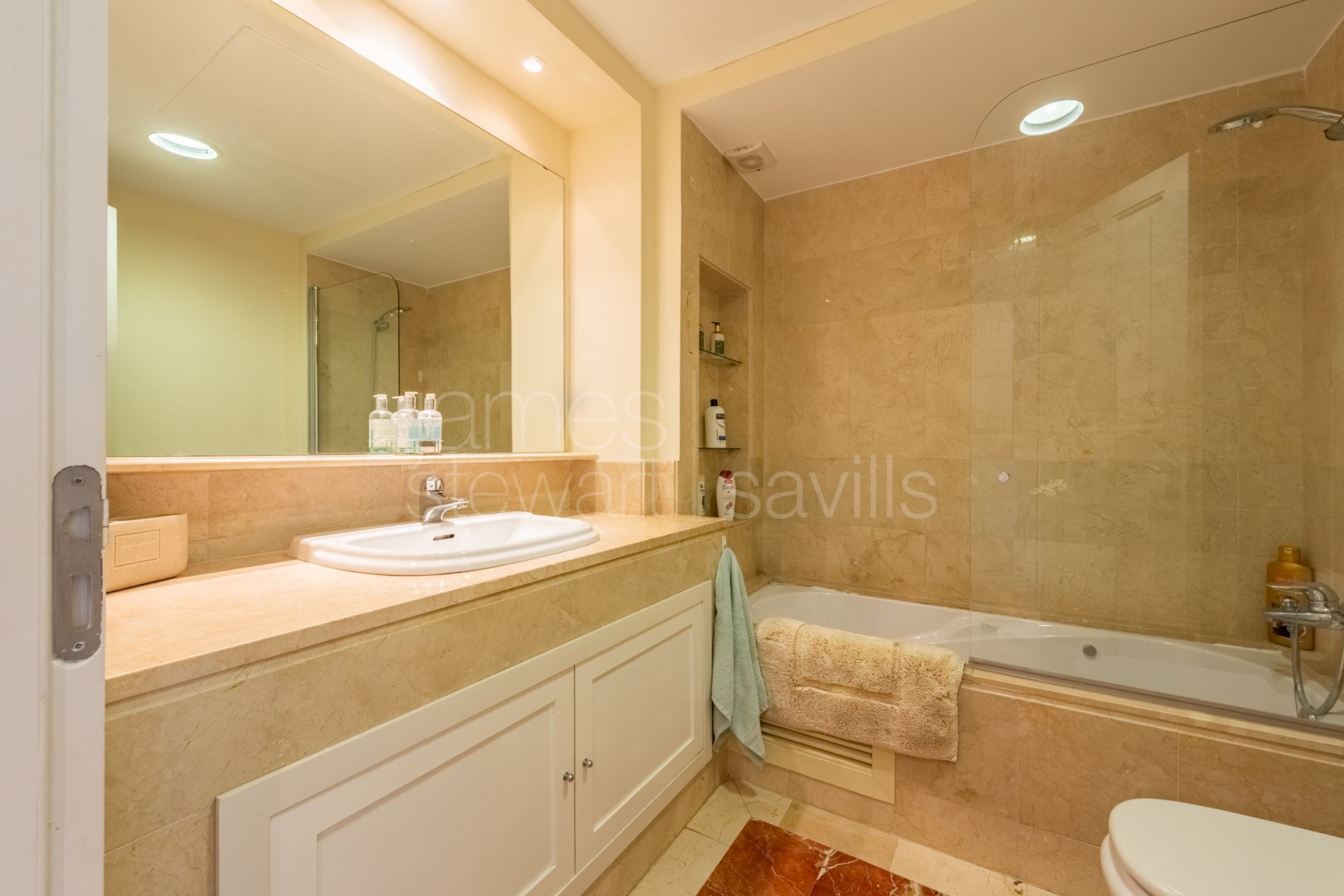 Sotogrande Marina Apartment with Fireplace and Terrace – Includes Parking and Storage