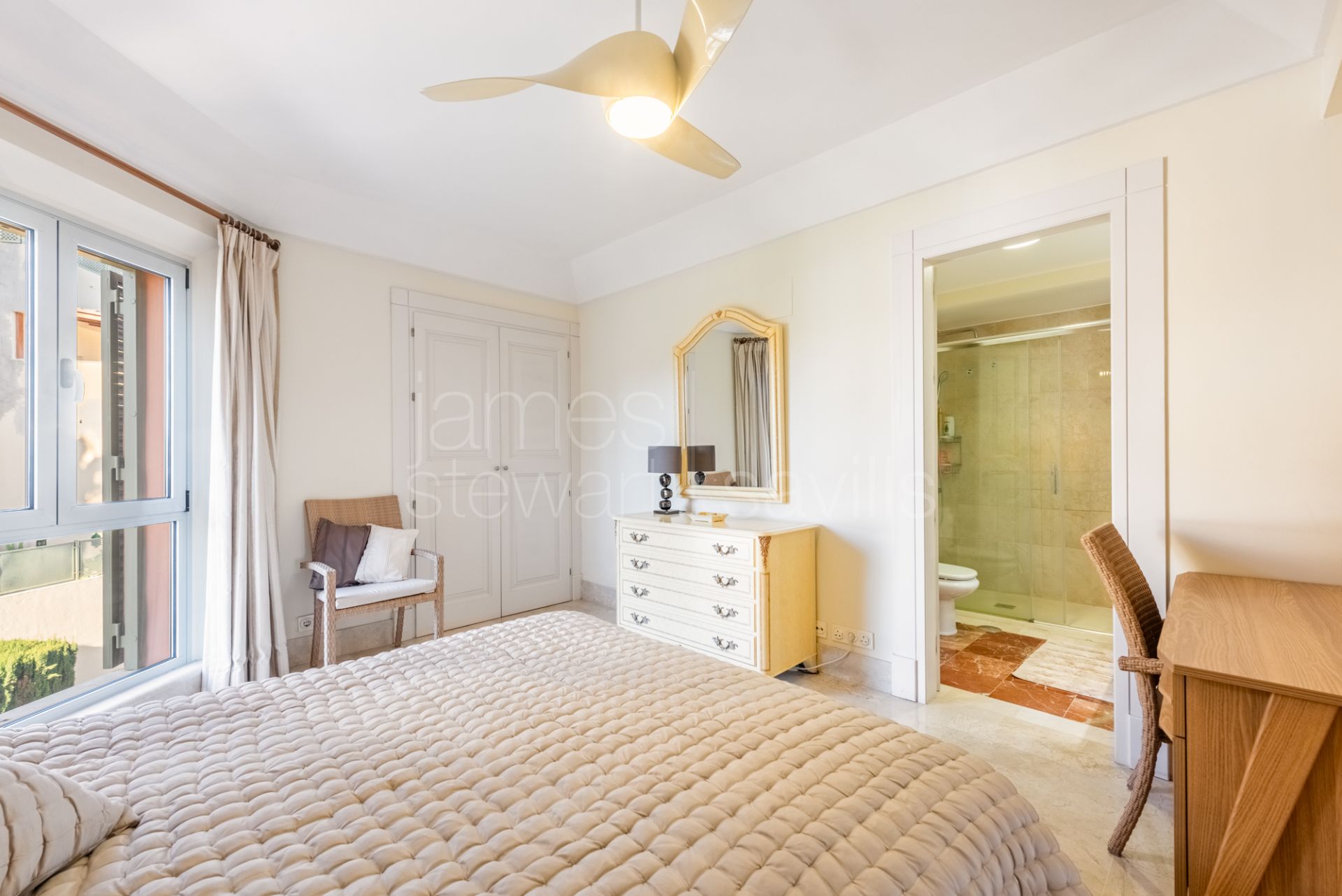 Sotogrande Marina Apartment with Fireplace and Terrace – Includes Parking and Storage