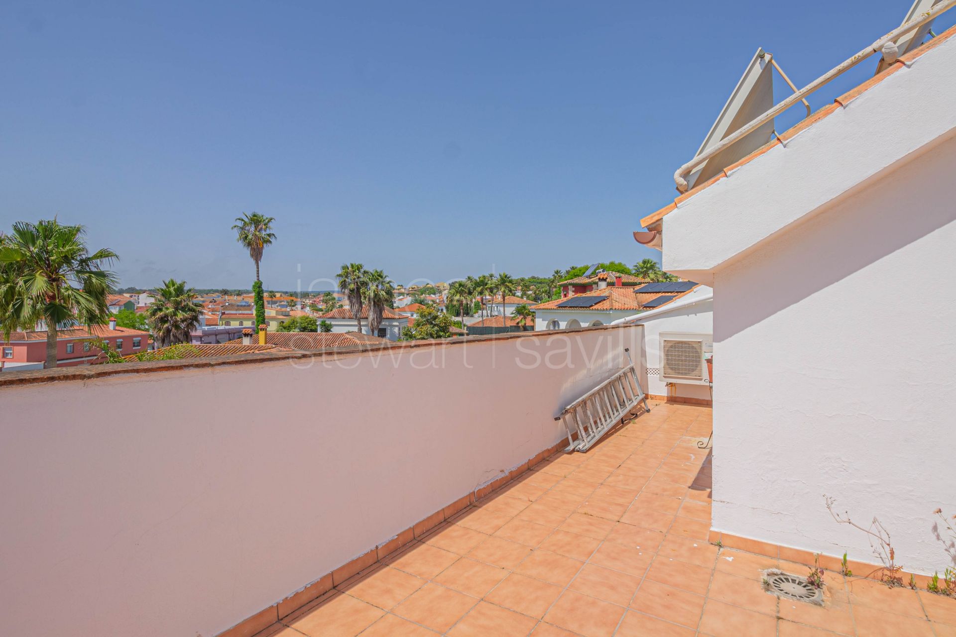Renovated villa with pool and double garage in Pueblo Nuevo de Guadiaro