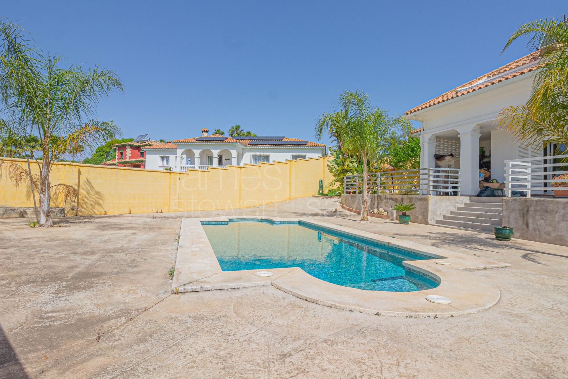 Renovated villa with pool and double garage in Pueblo Nuevo de Guadiaro