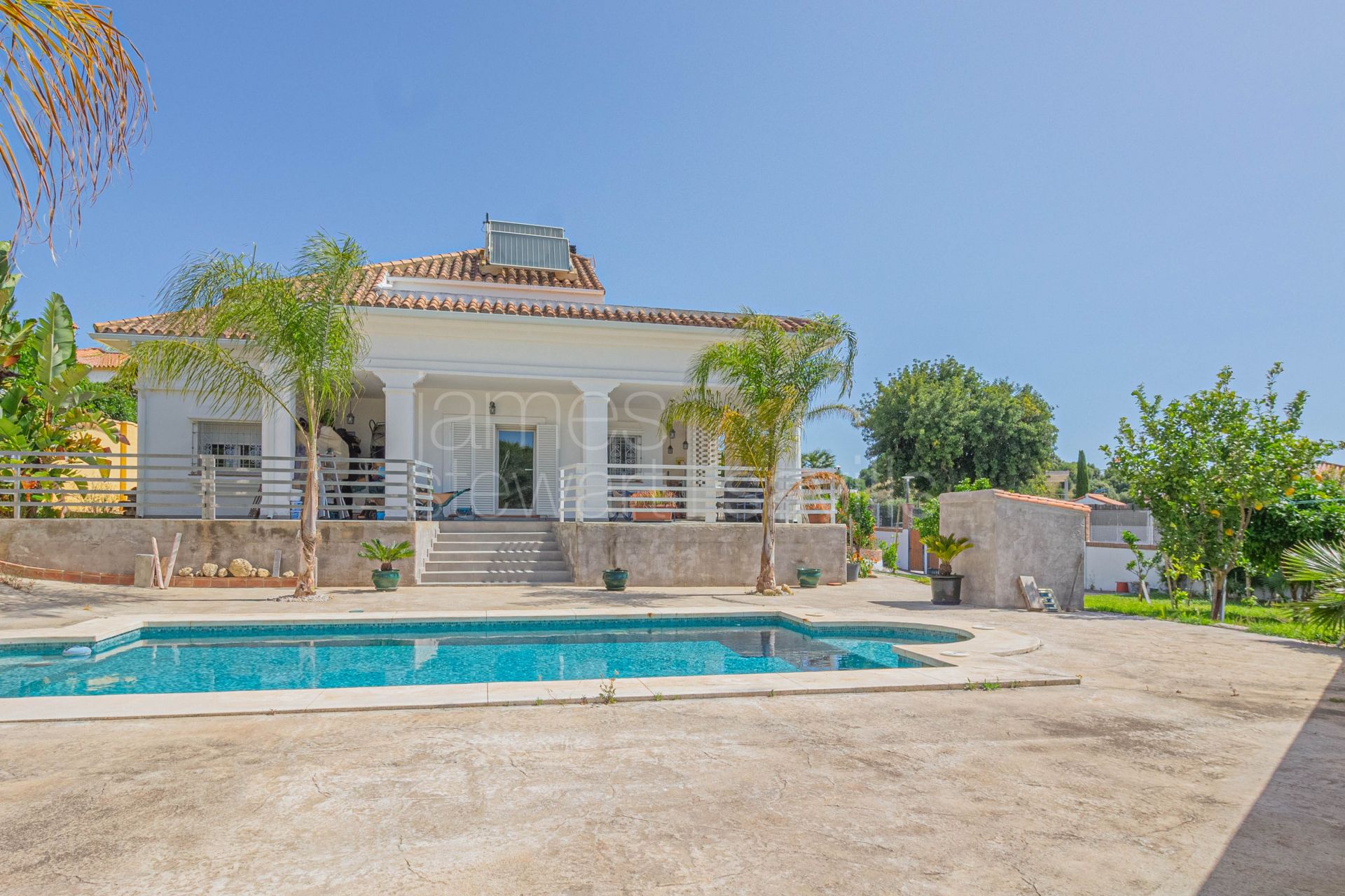 Renovated villa with pool and double garage in Pueblo Nuevo de Guadiaro