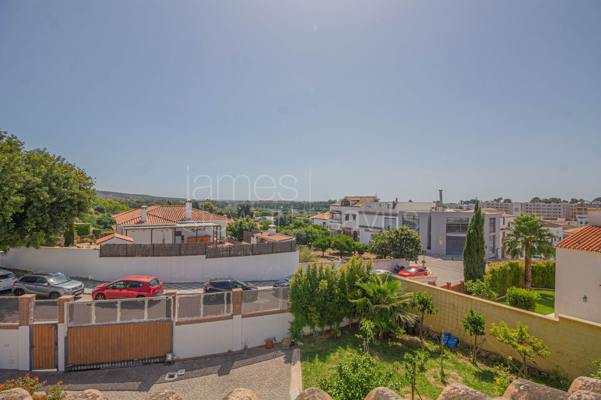 Renovated villa with pool and double garage in Pueblo Nuevo de Guadiaro