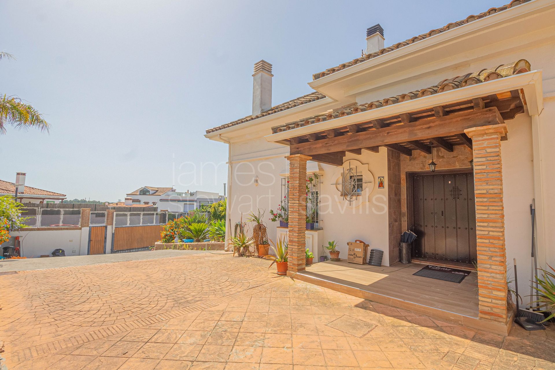 Renovated villa with pool and double garage in Pueblo Nuevo de Guadiaro