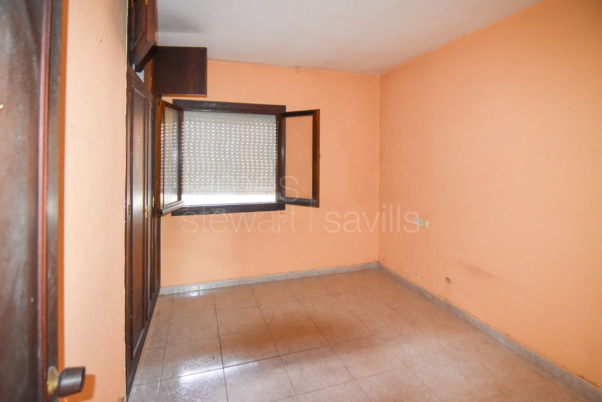 Casa para reformar en venta en Pueblo Nuevo de Guadiaro con piscina y jardín