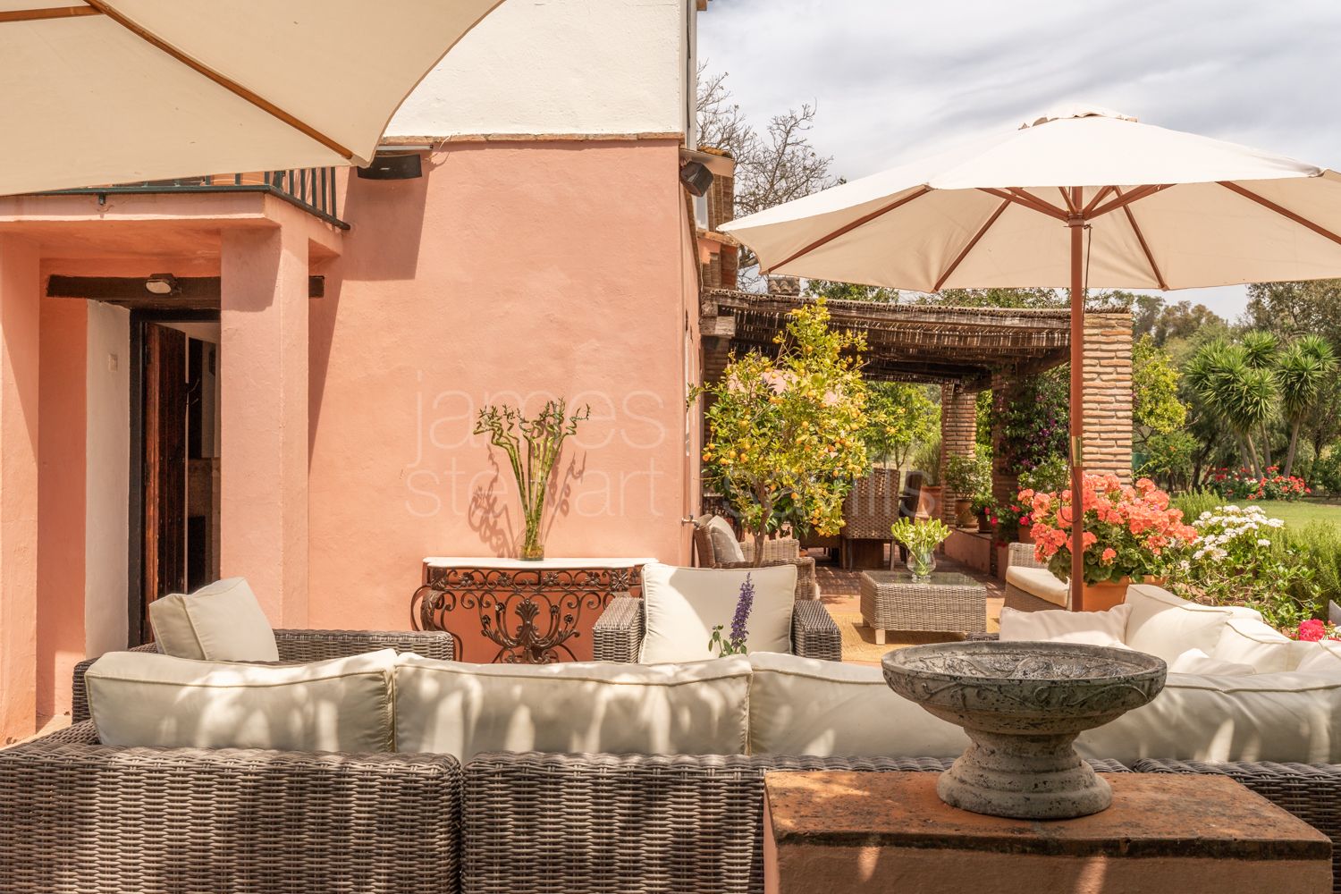 Finca Ecuestre de Alto Nivel en Jimena de la Frontera con 7 Hectáreas y Cuadras para 36 Caballos