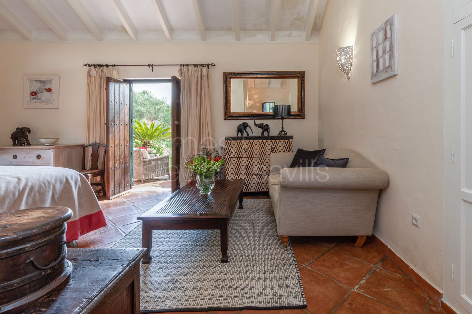 Finca Ecuestre de Alto Nivel en Jimena de la Frontera con 7 Hectáreas y Cuadras para 36 Caballos