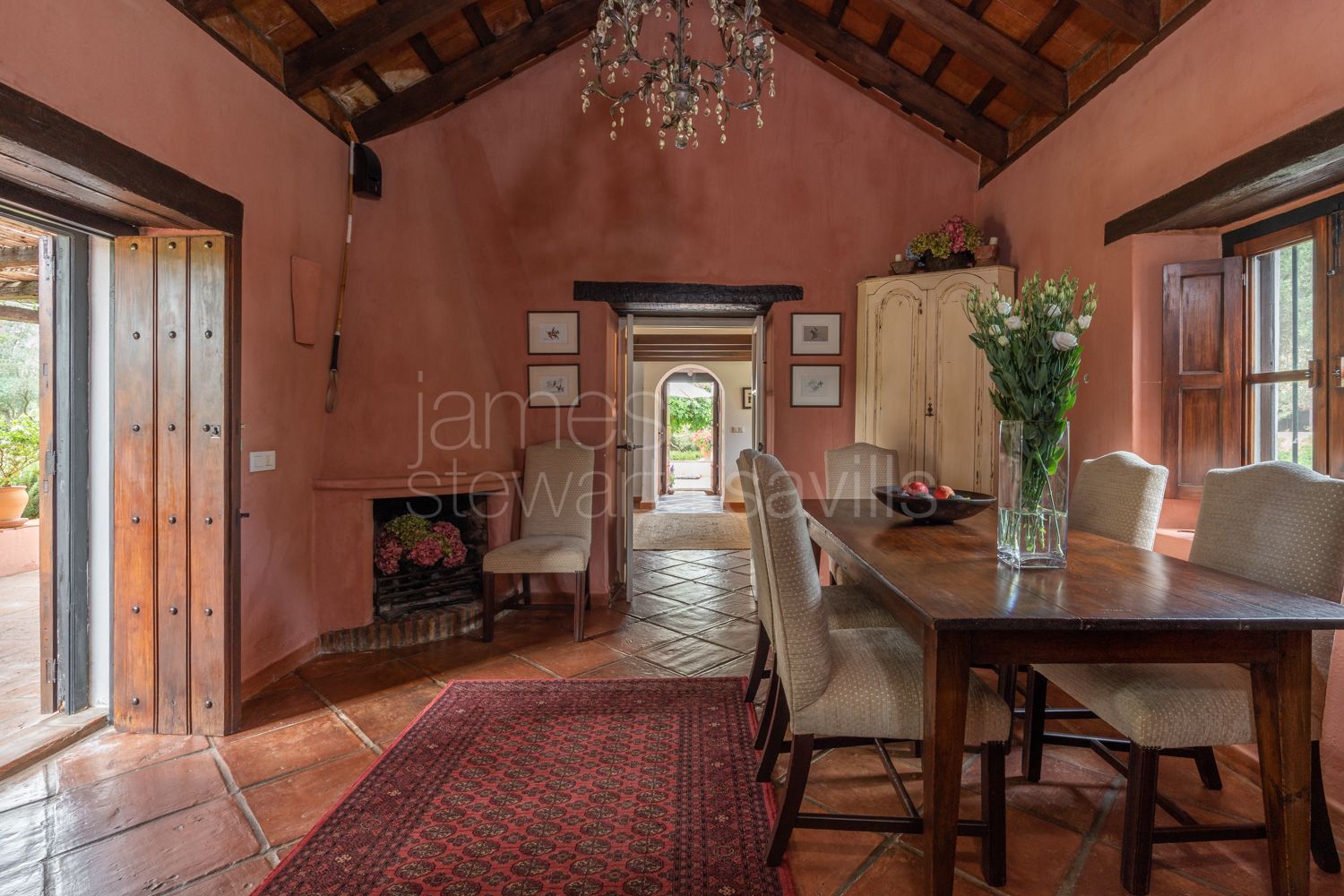 Finca Ecuestre de Alto Nivel en Jimena de la Frontera con 7 Hectáreas y Cuadras para 36 Caballos