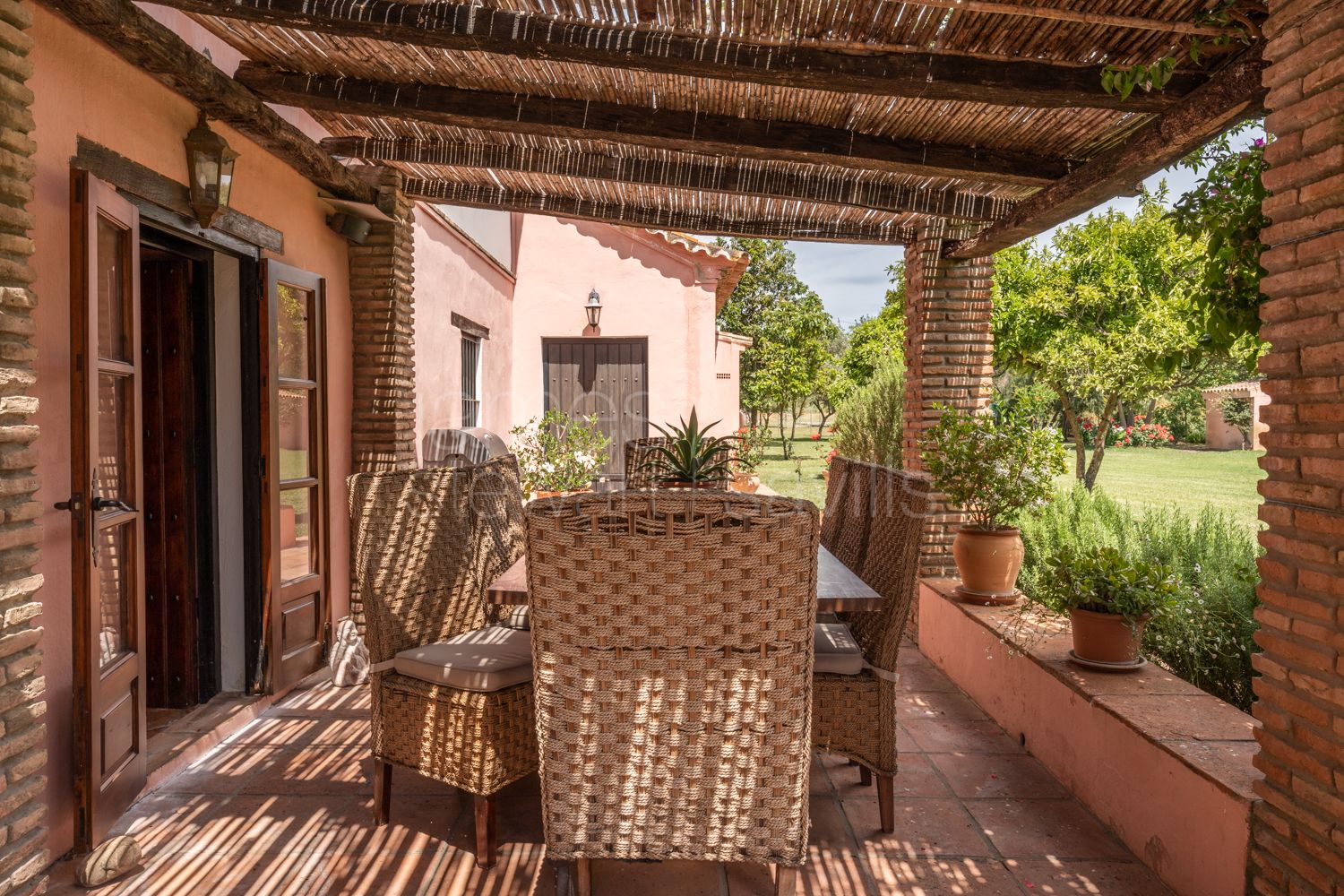 Finca Ecuestre de Alto Nivel en Jimena de la Frontera con 7 Hectáreas y Cuadras para 36 Caballos