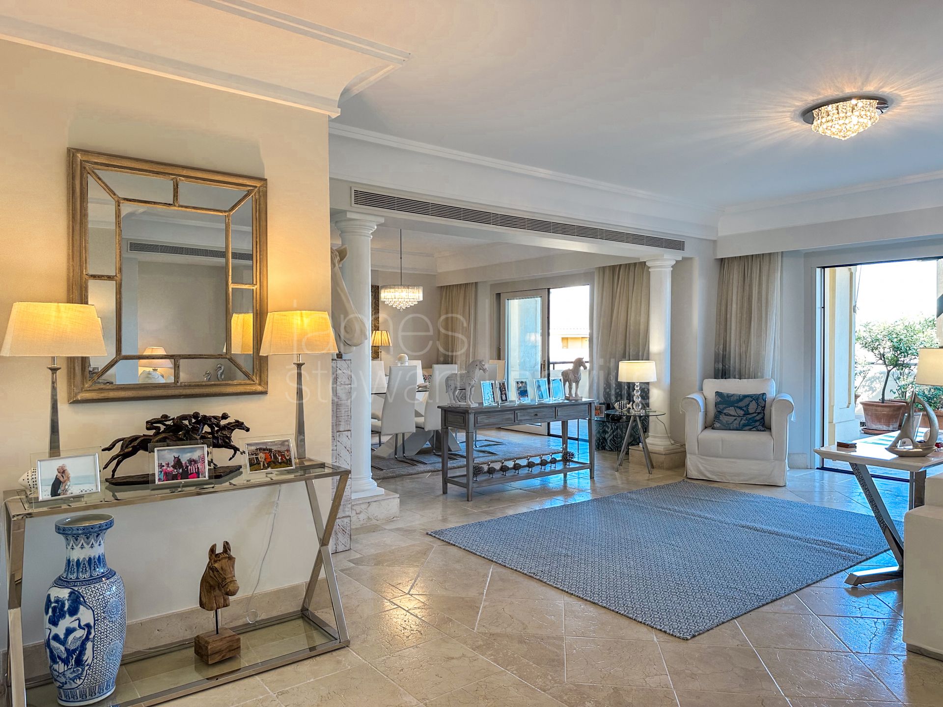 Ático Dúplex en Valgrande, Sotogrande – Privacidad, Luz Natural y Excelentes Zonas Comunes