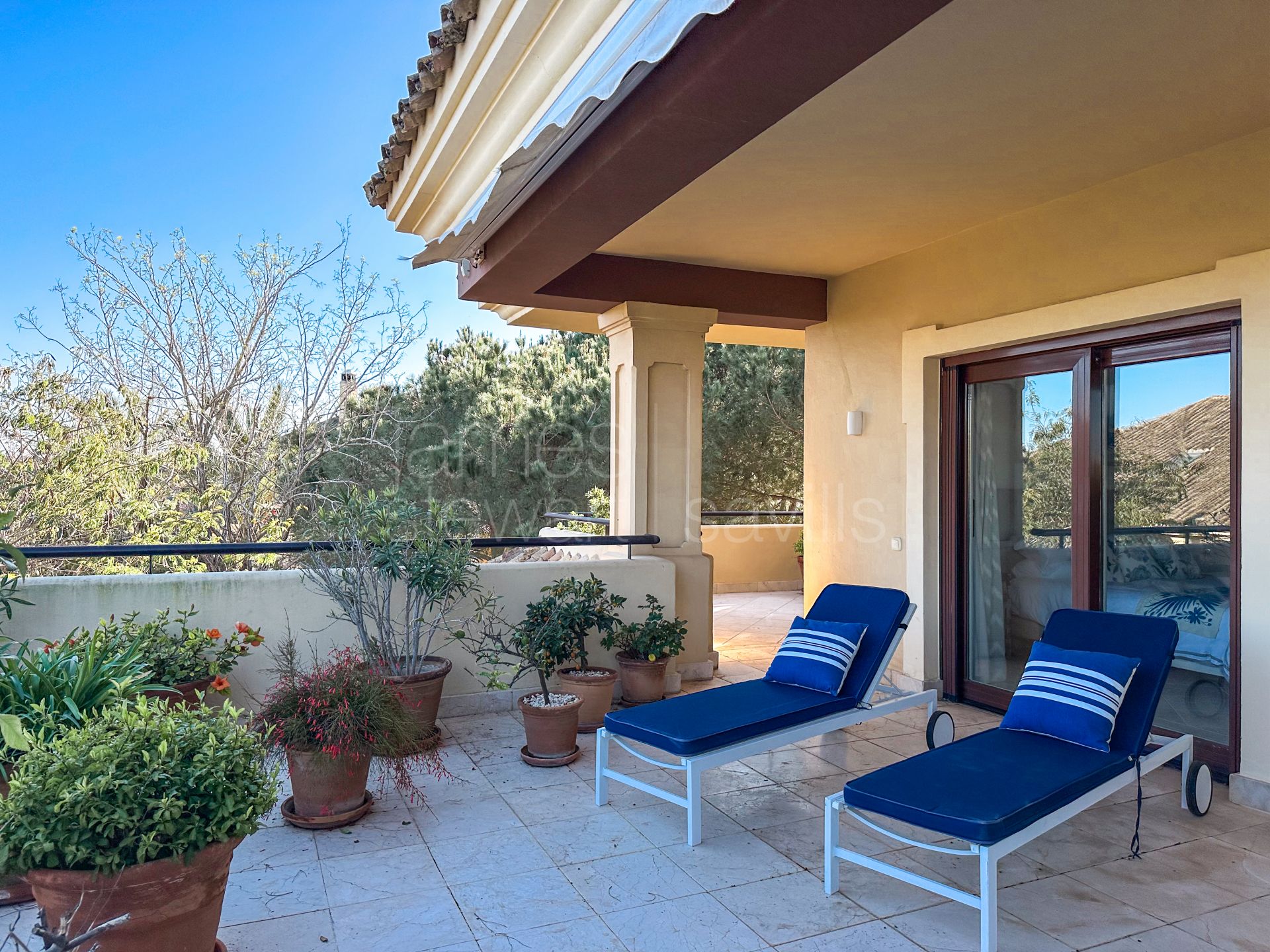 Ático Dúplex en Valgrande, Sotogrande – Privacidad, Luz Natural y Excelentes Zonas Comunes