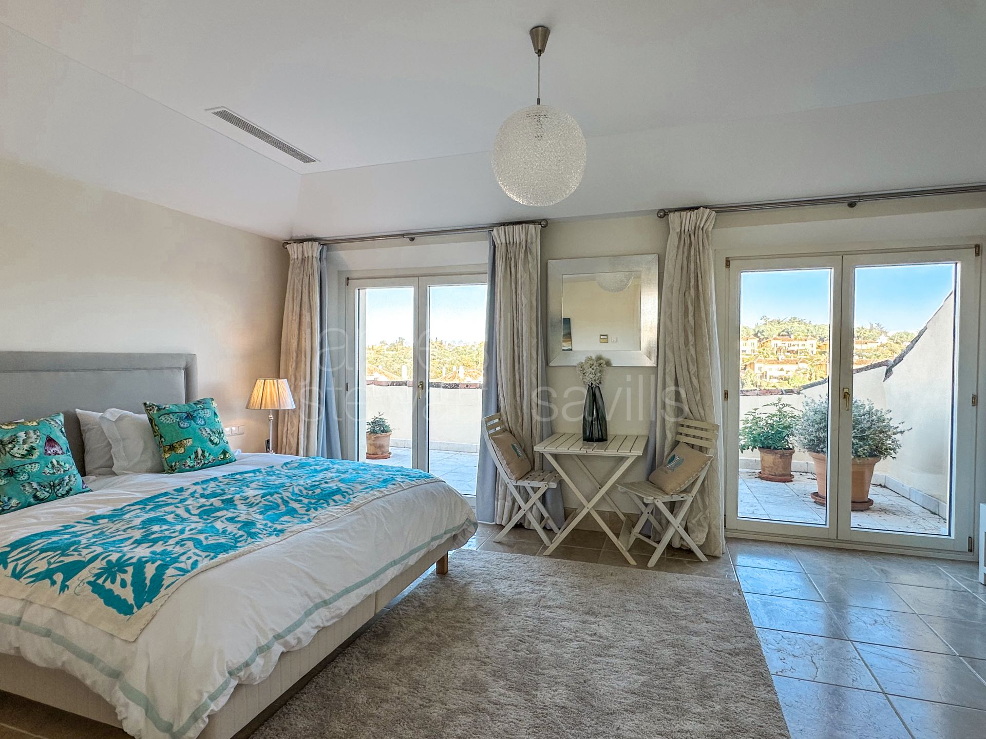 Ático Dúplex en Valgrande, Sotogrande – Privacidad, Luz Natural y Excelentes Zonas Comunes