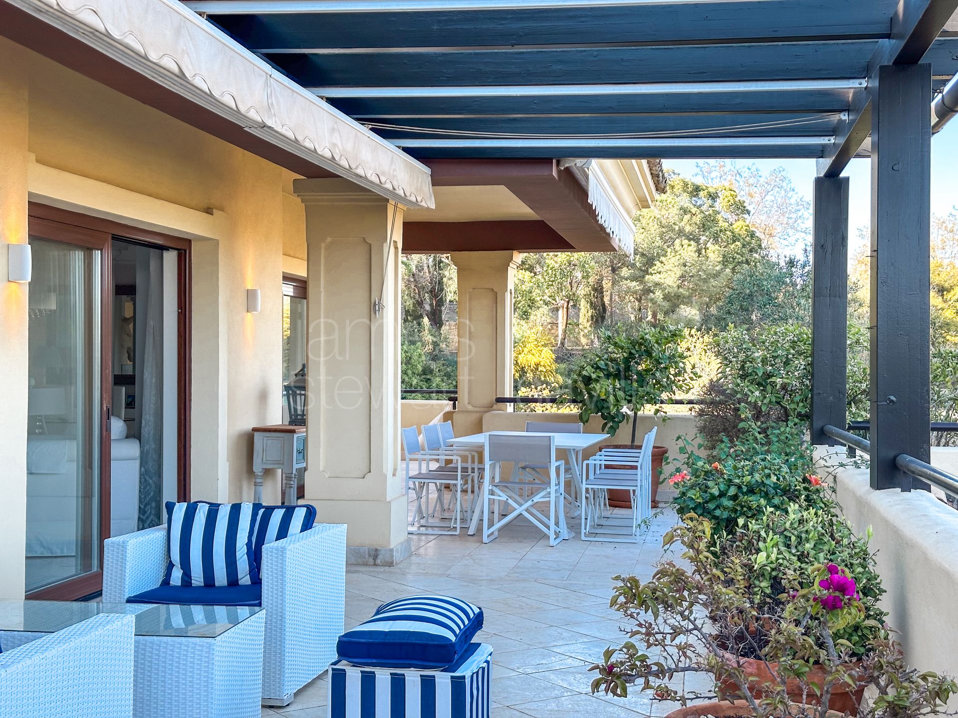 Ático Dúplex en Valgrande, Sotogrande – Privacidad, Luz Natural y Excelentes Zonas Comunes