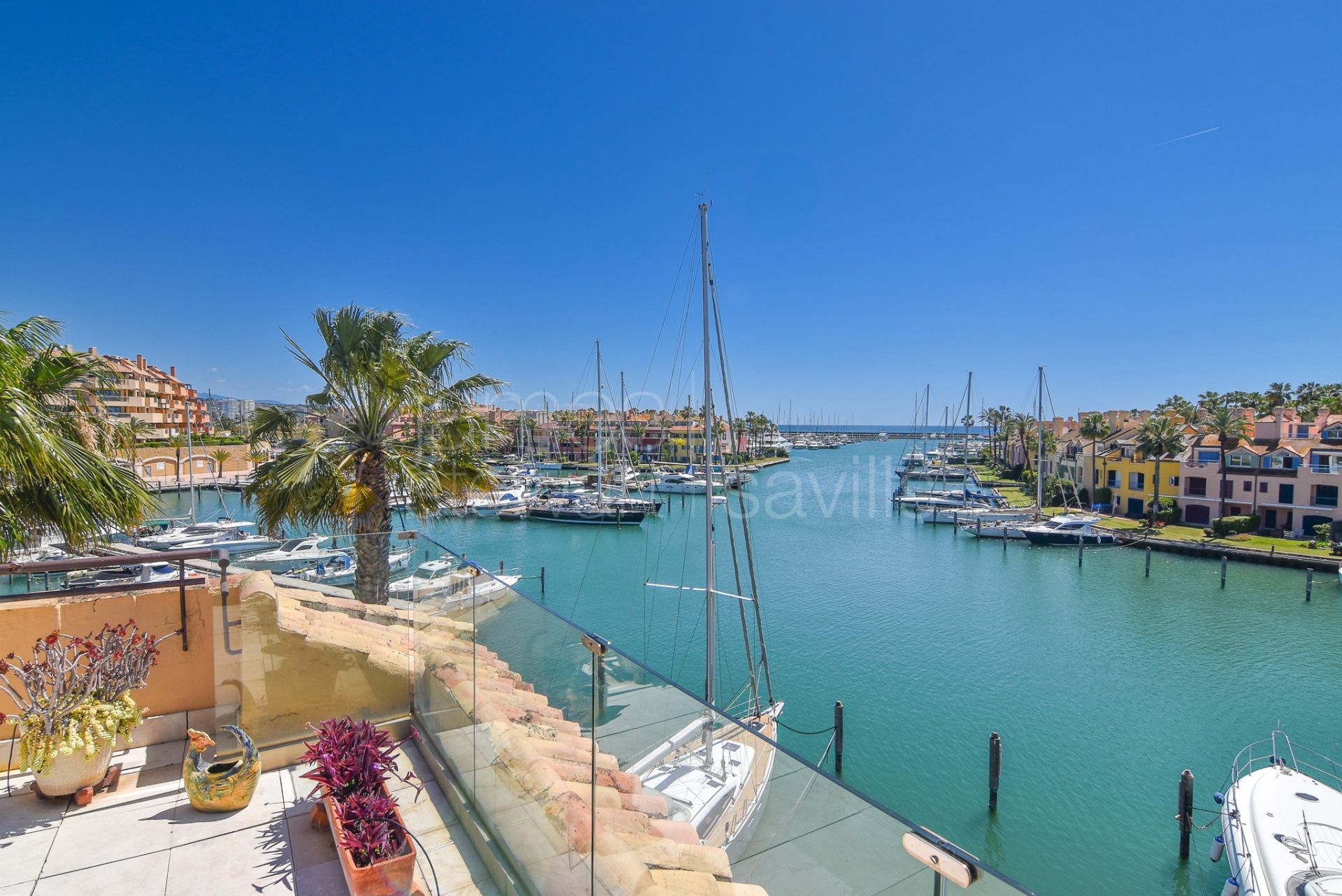 Ático dúplex en esquina con vistas al mar y a la Marina de Sotogrande