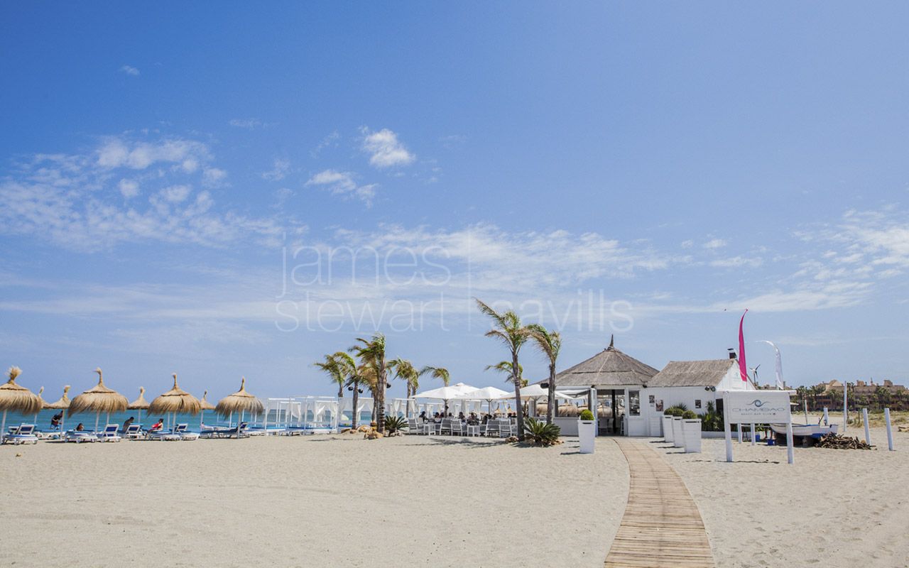 Beachfront Apartment with Spectacular Views – Torreguadiaro