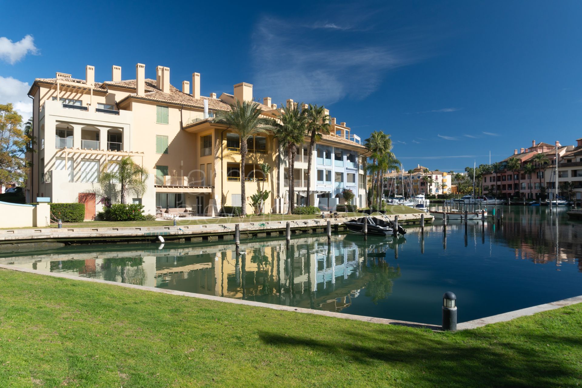 Penthouse in the Heart of Sotogrande Marina