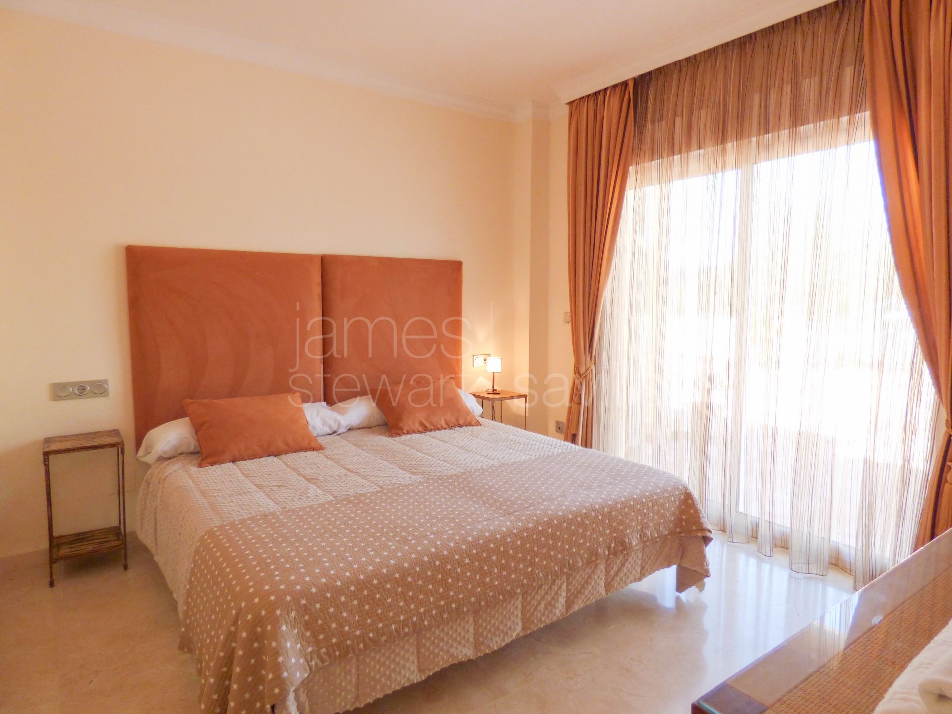 Duplex penthouse with solarium in the San Roque Club with lovely sea views
