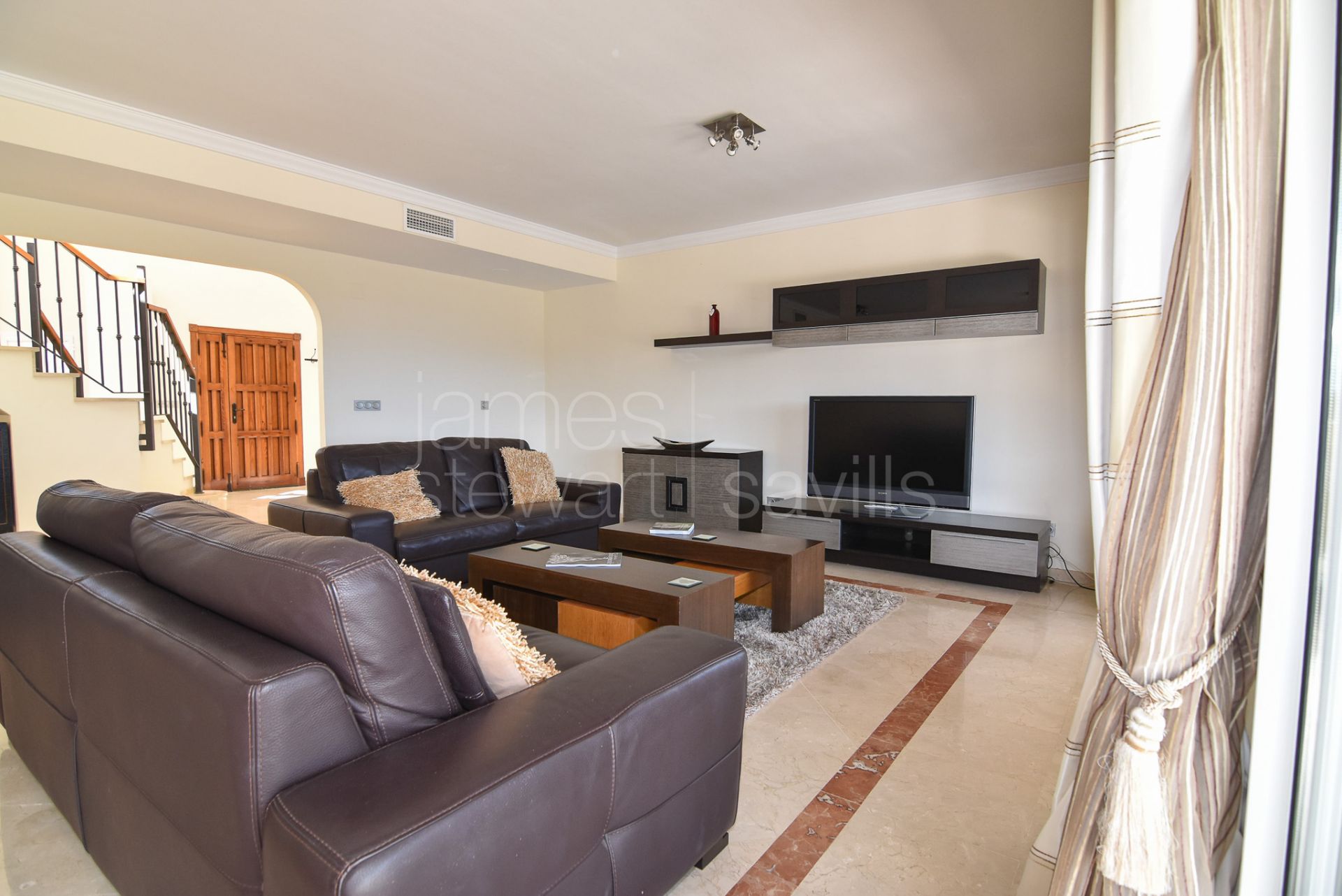 Duplex penthouse with solarium in the San Roque Club with lovely frontal sea views
