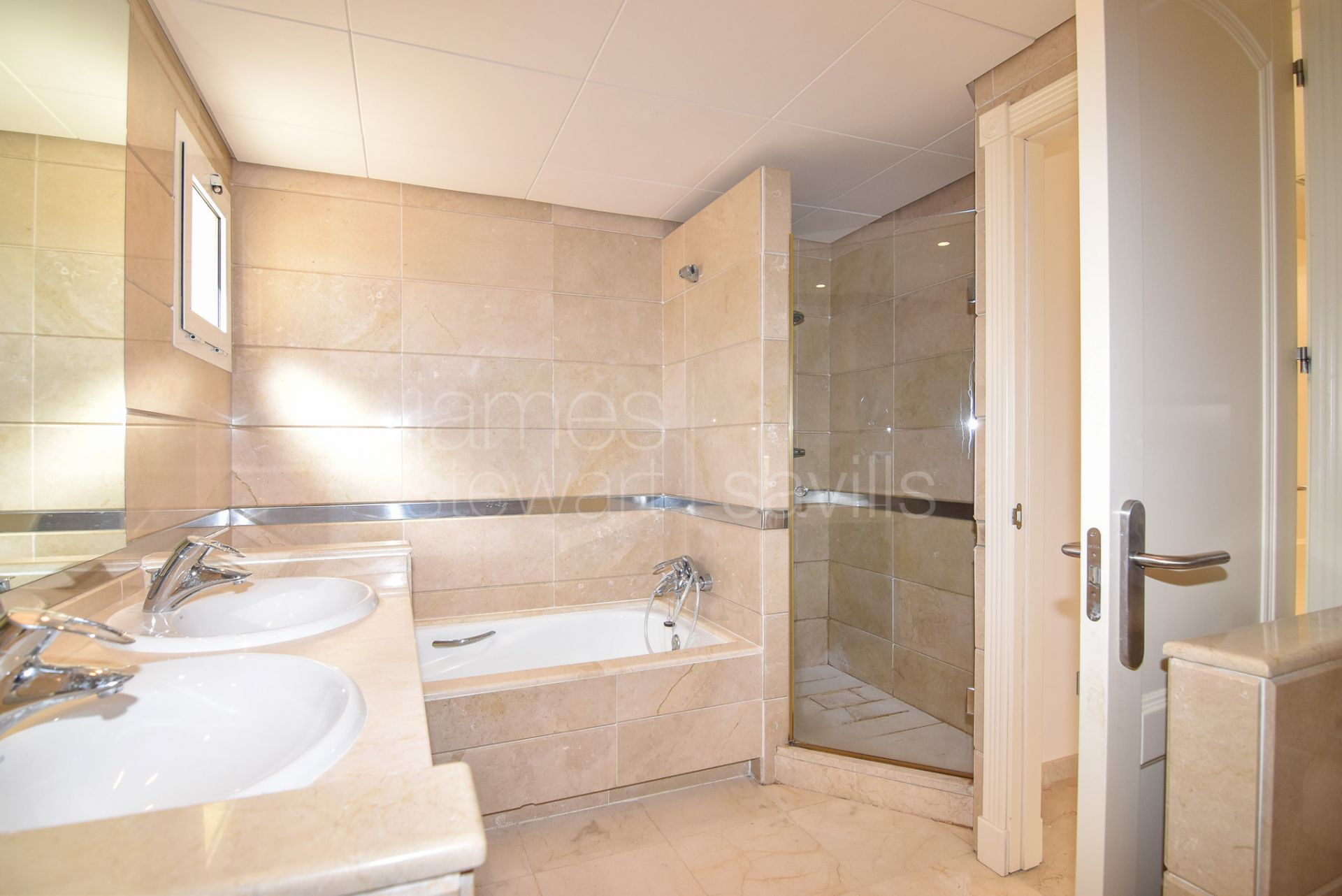 Duplex penthouse with solarium in the San Roque Club with lovely frontal sea views