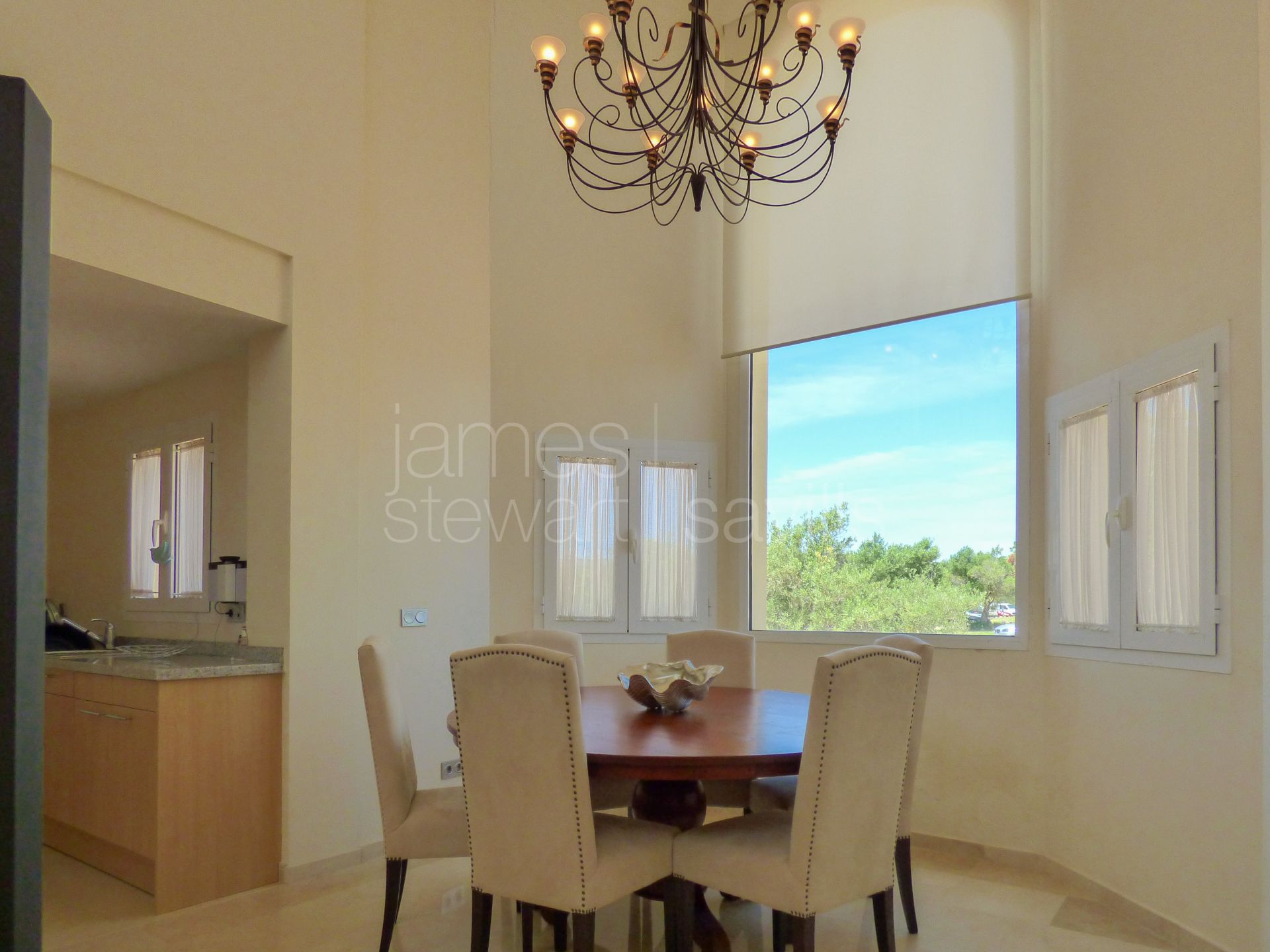 Duplex penthouse with solarium in the San Roque Club with lovely sea views