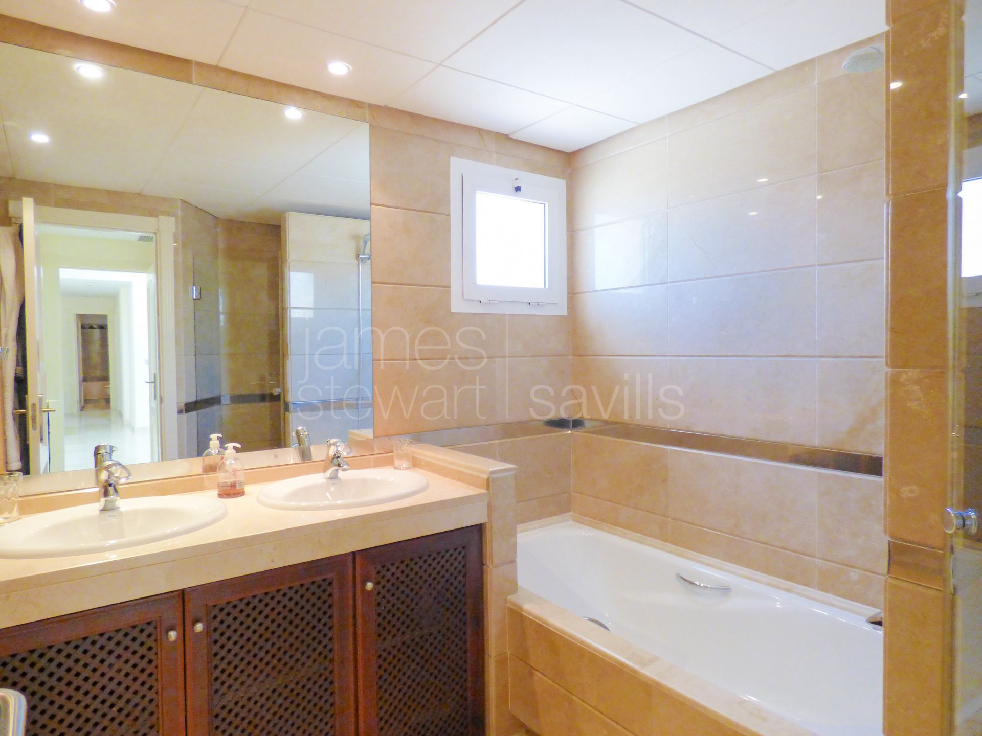 Duplex penthouse with solarium in the San Roque Club with lovely sea views