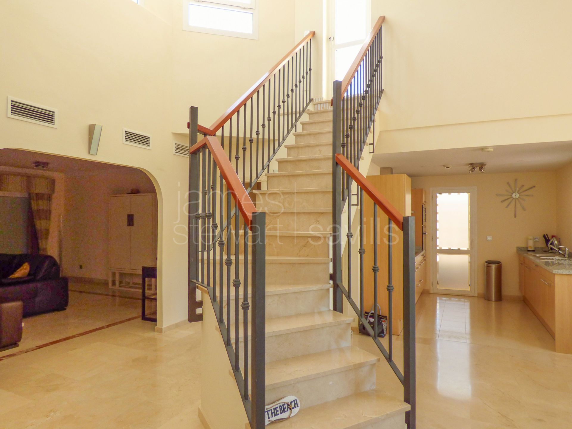 Duplex penthouse with solarium in the San Roque Club with lovely sea views