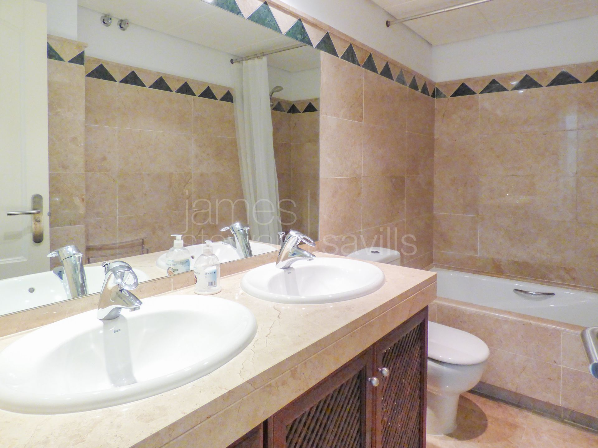 Duplex penthouse with solarium in the San Roque Club with lovely sea views
