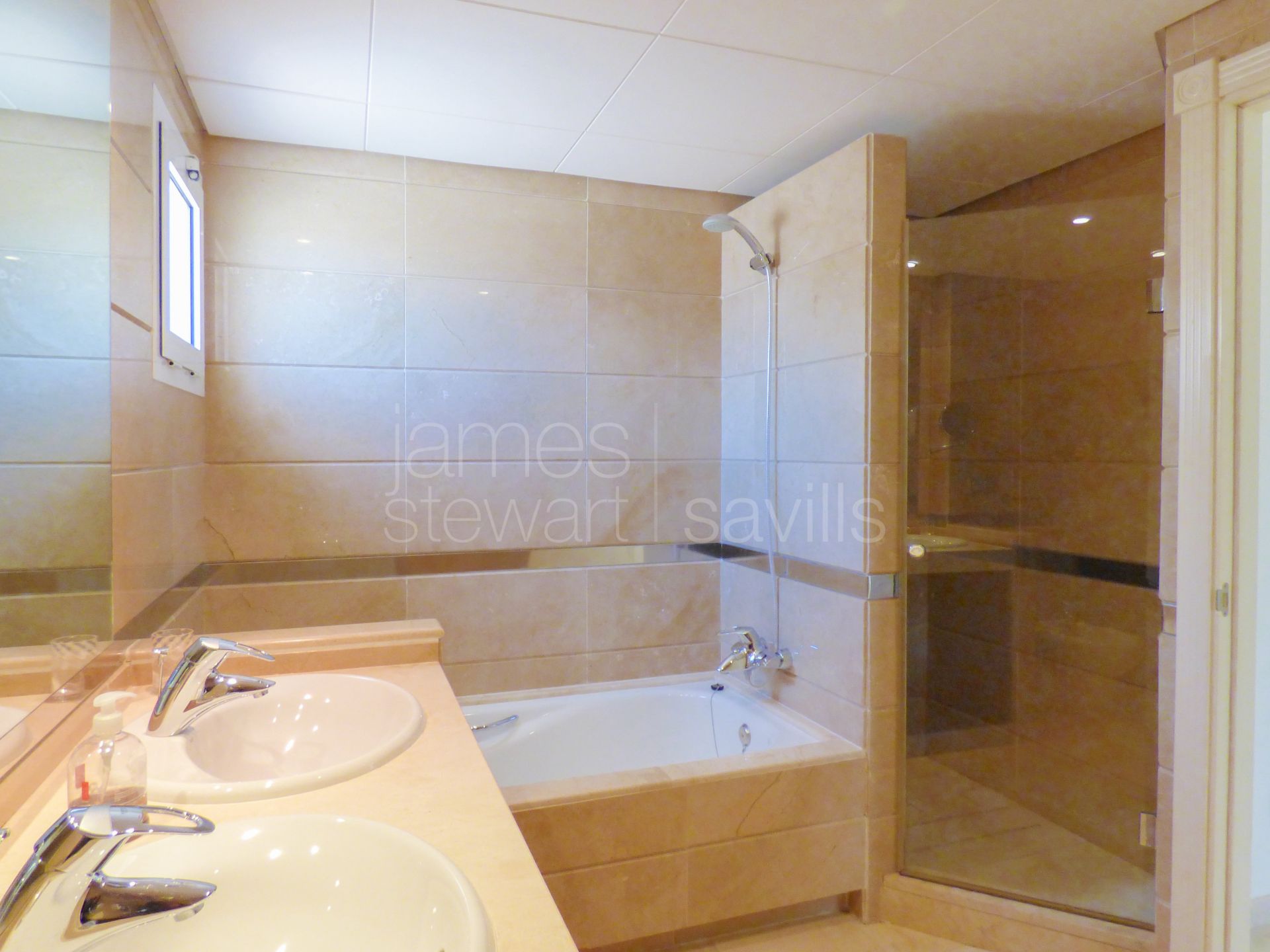 Duplex penthouse with solarium in the San Roque Club with lovely sea views