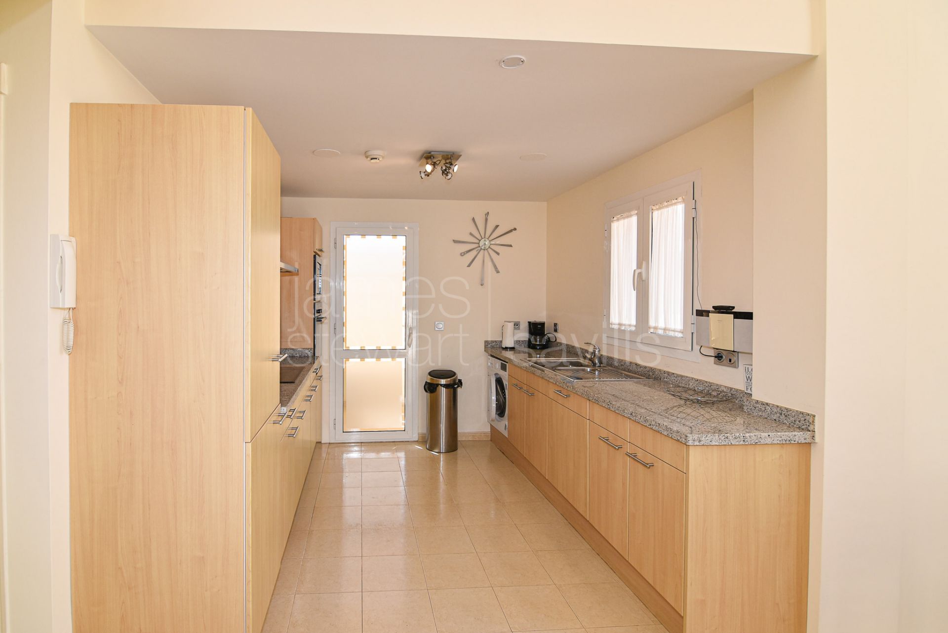 Duplex penthouse with solarium in the San Roque Club with lovely frontal sea views