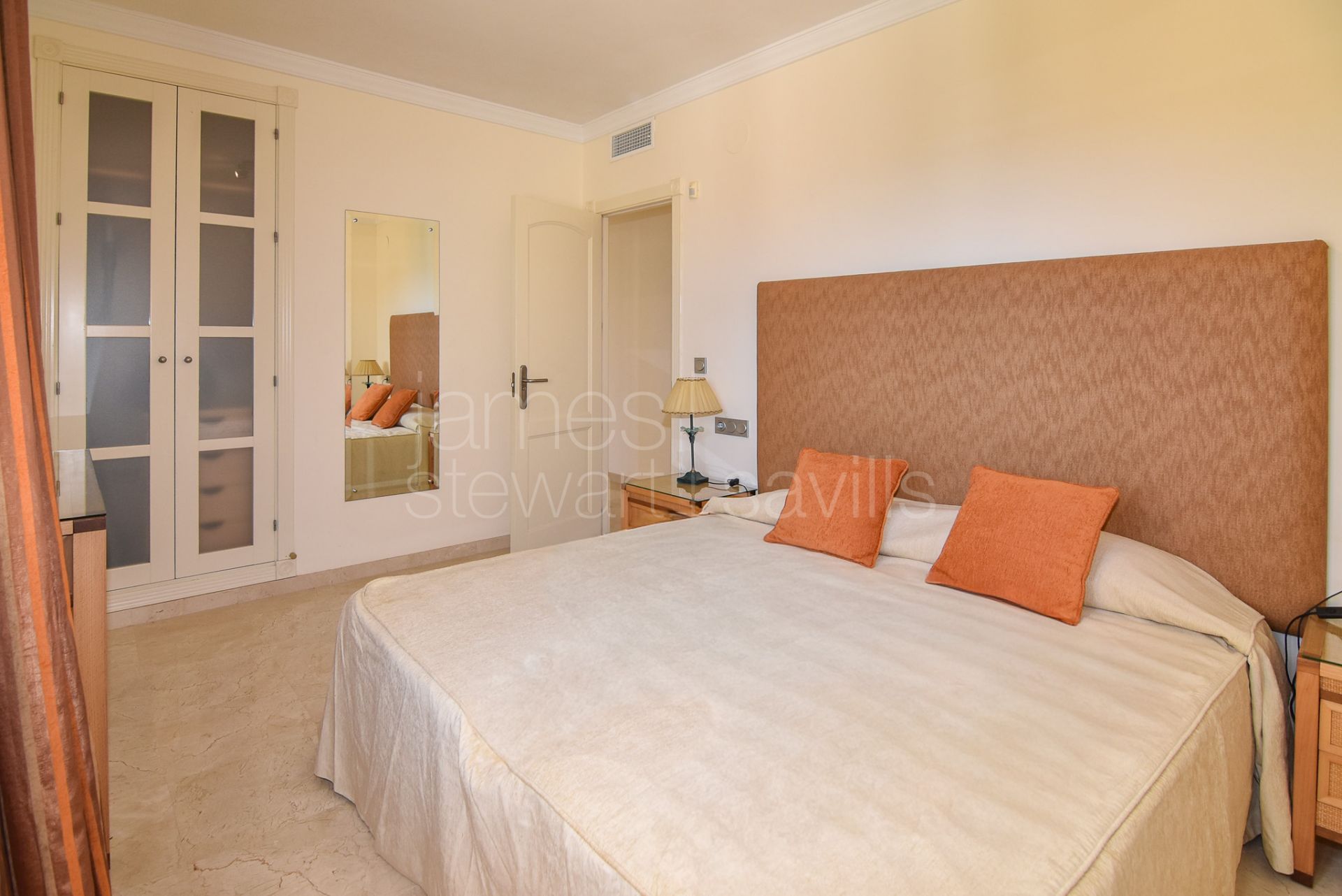 Duplex penthouse with solarium in the San Roque Club with lovely frontal sea views